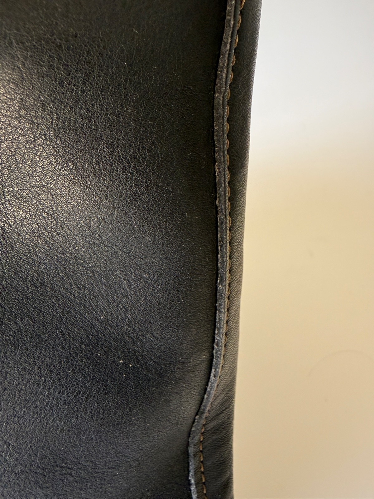 COACH No. F9D 9302 1990’s BLACK LEATHER BUCKET TOTE BAG-FREE SHIPPING (M1)
