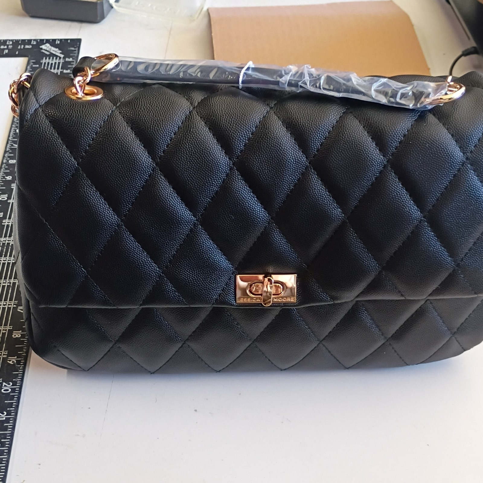 jm Women’s Medium Black Quilted Shoulder Bag Gold Hardware Turn Lock Chain