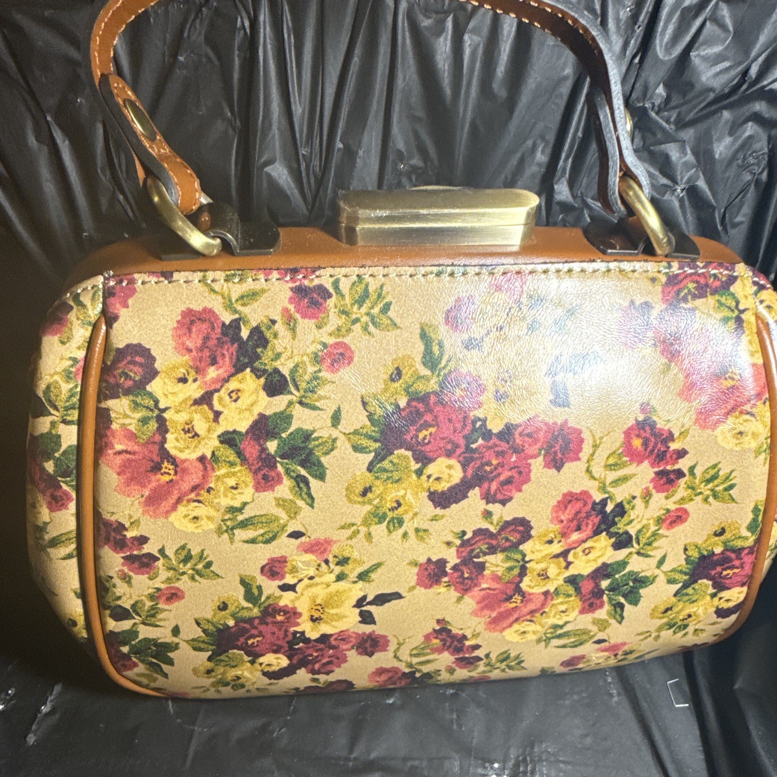 Women’s Medium Beige Floral Shoulder Bag, Gold Hardware, Latch, Detachable Strap