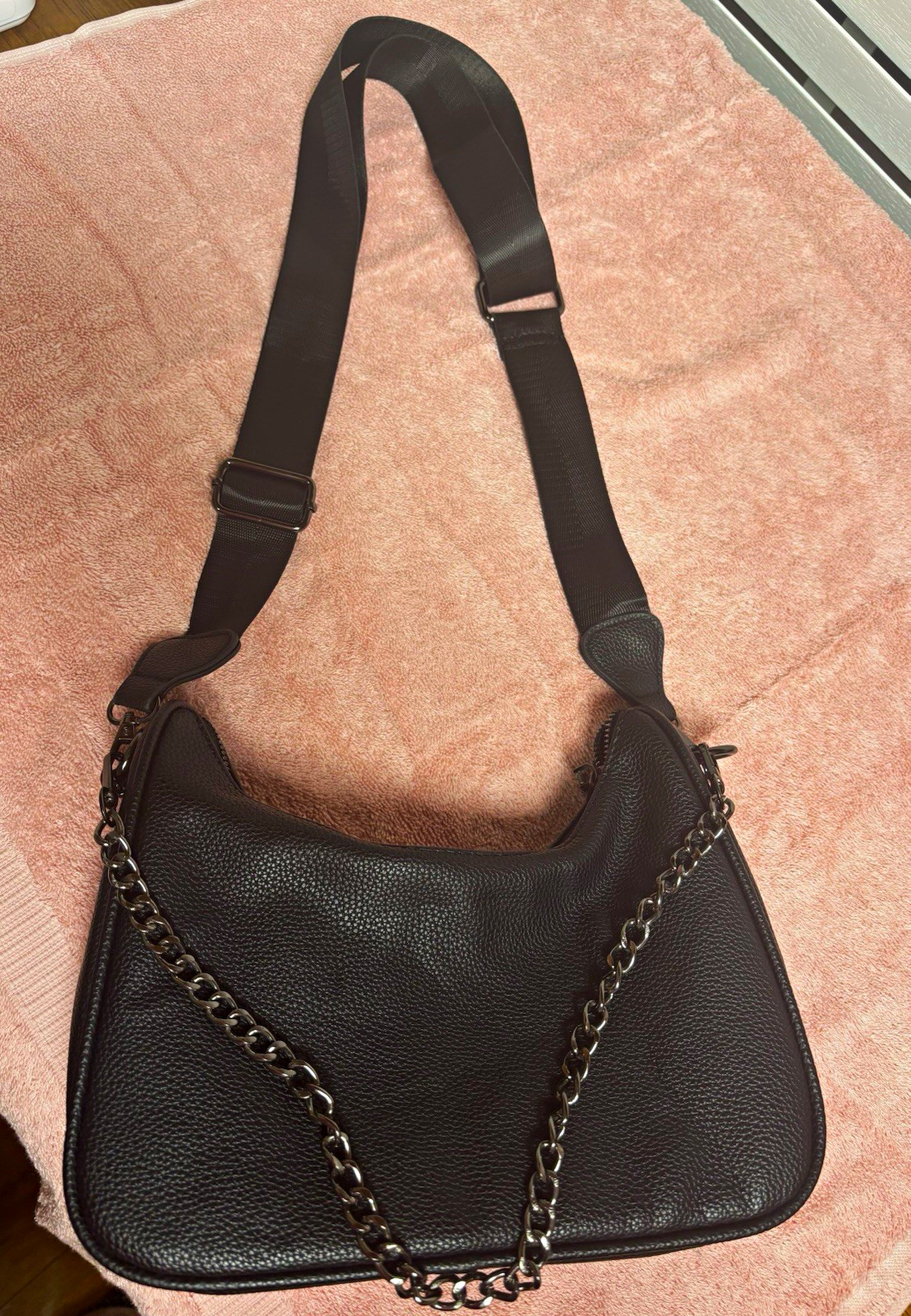 Women’s Black Pebbled Crescent Crossbody Bag Zip Closure Chain Accent Adjustable