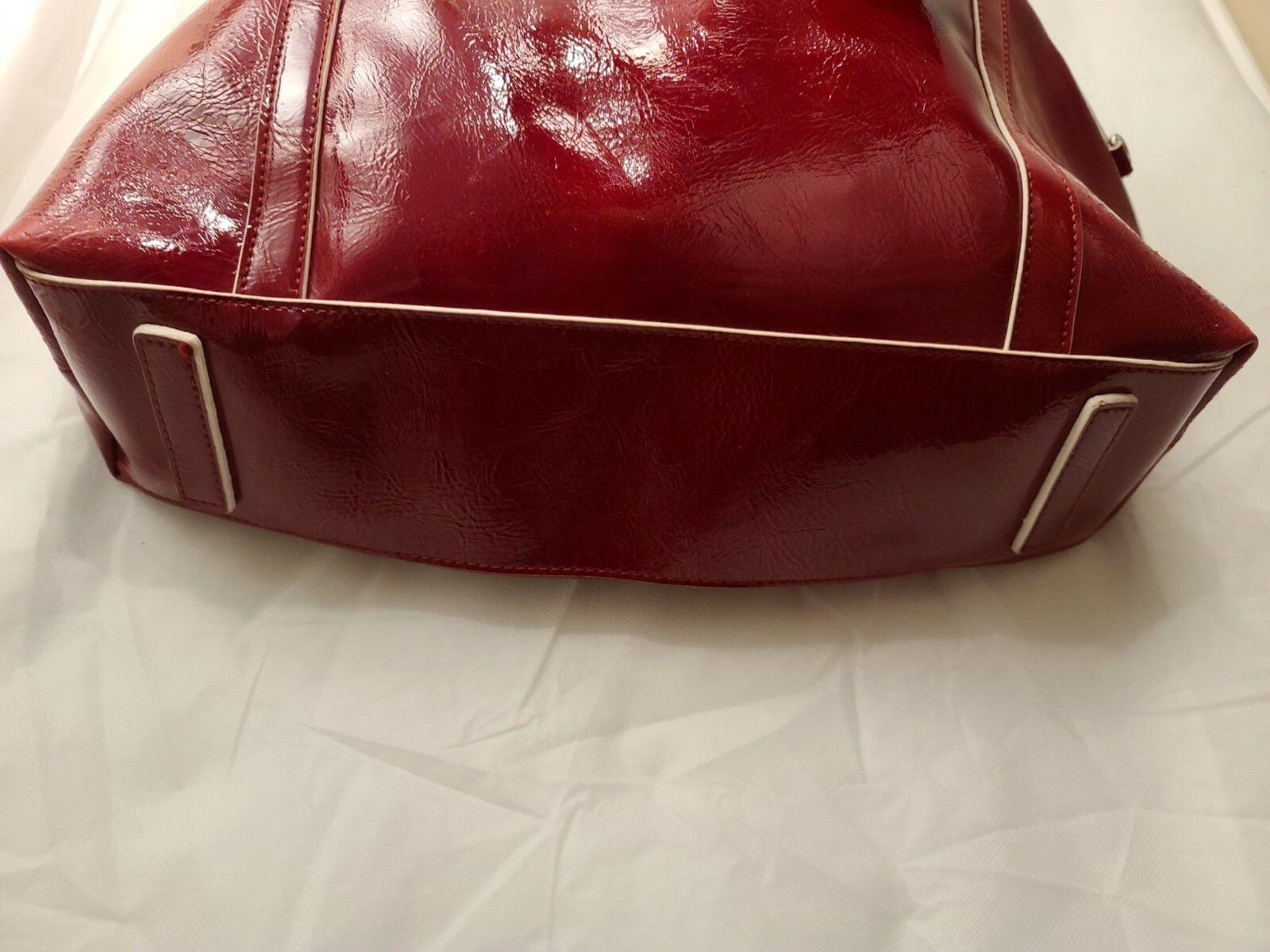 LIZ CLAIBORNE Large Burgundy Vinyl PU Shoulder Tote Purse Bag