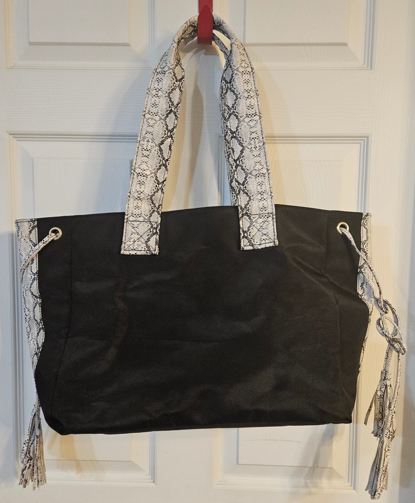 Women’s Signature Club A Tote Bag Large Black Animal Print accents Black / White