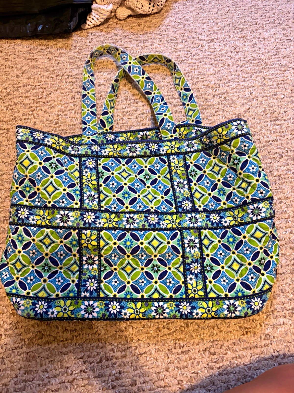 Vera Bradley tote bag in retired print “Daisy Daisy”￼