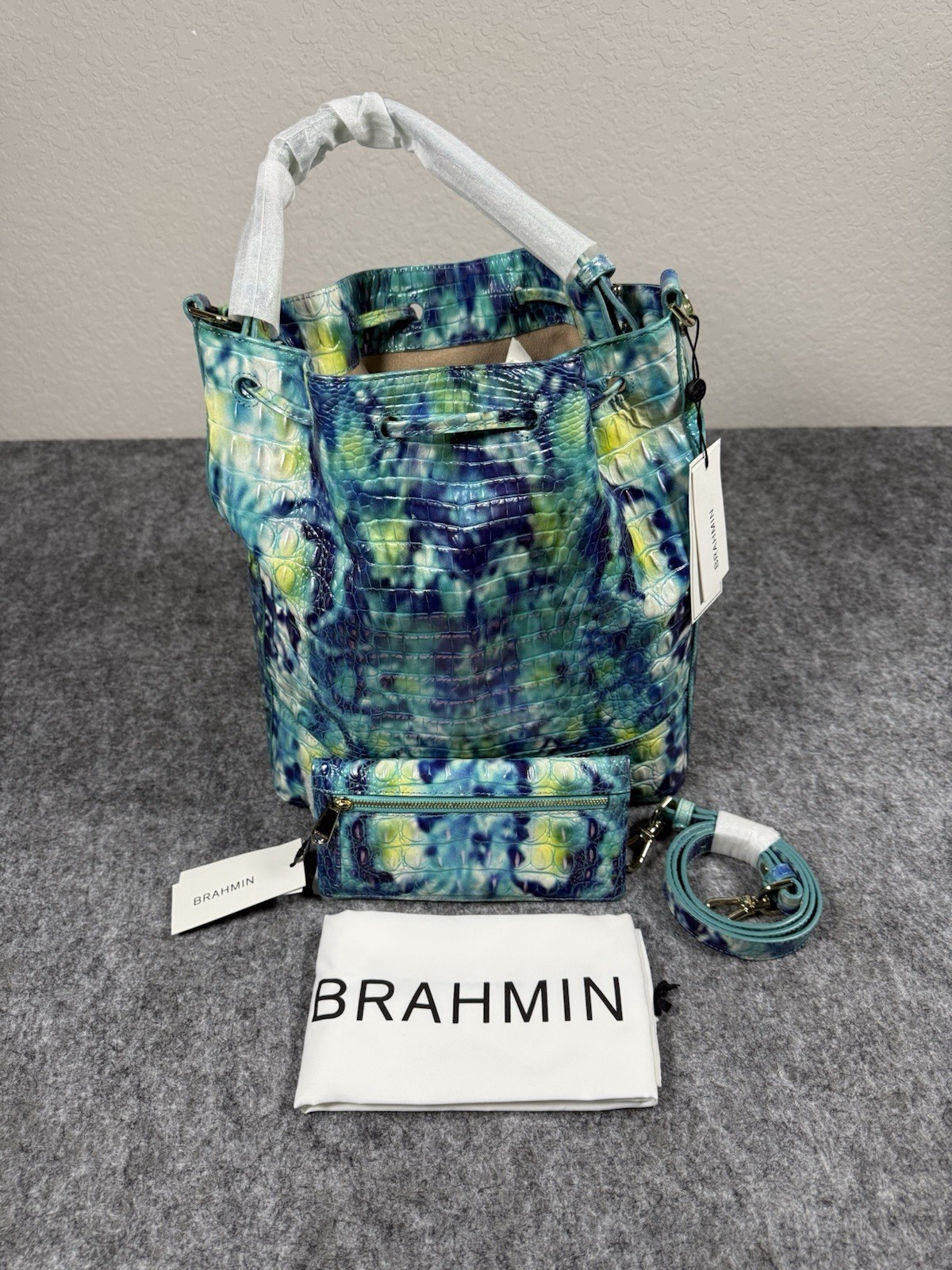 BRAHMIN MARLOWE IN HYDRO –NWT W/ MATCHING WALLET 🐠