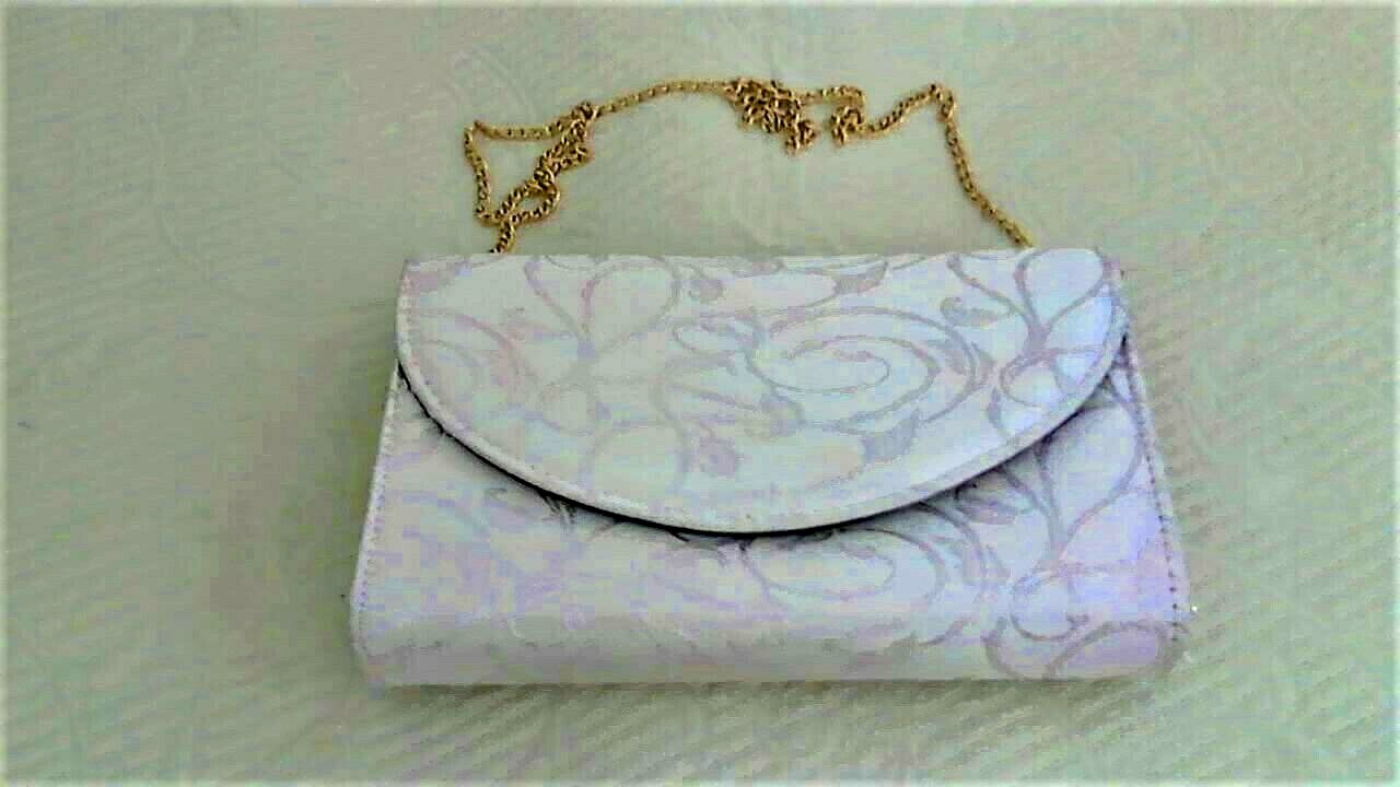 Leaf Vine Textured Soft Pink Purse 7.75″ x 5.5″ Lined in Black Gold Chain Strap