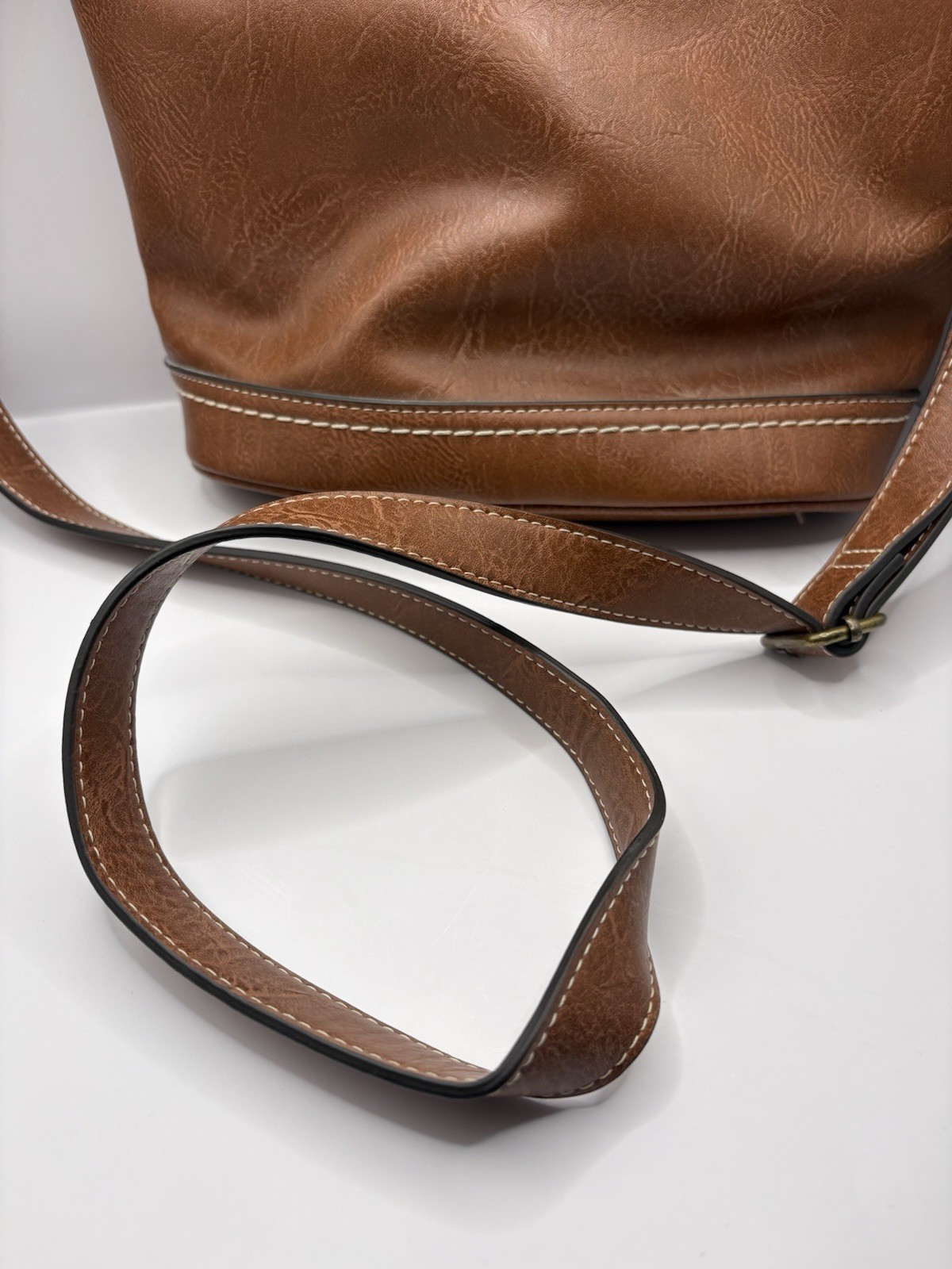 b.o.c. Brown Medium Crossbody Bag Adjustable Strap Zip/Magnetic Buckle Accent