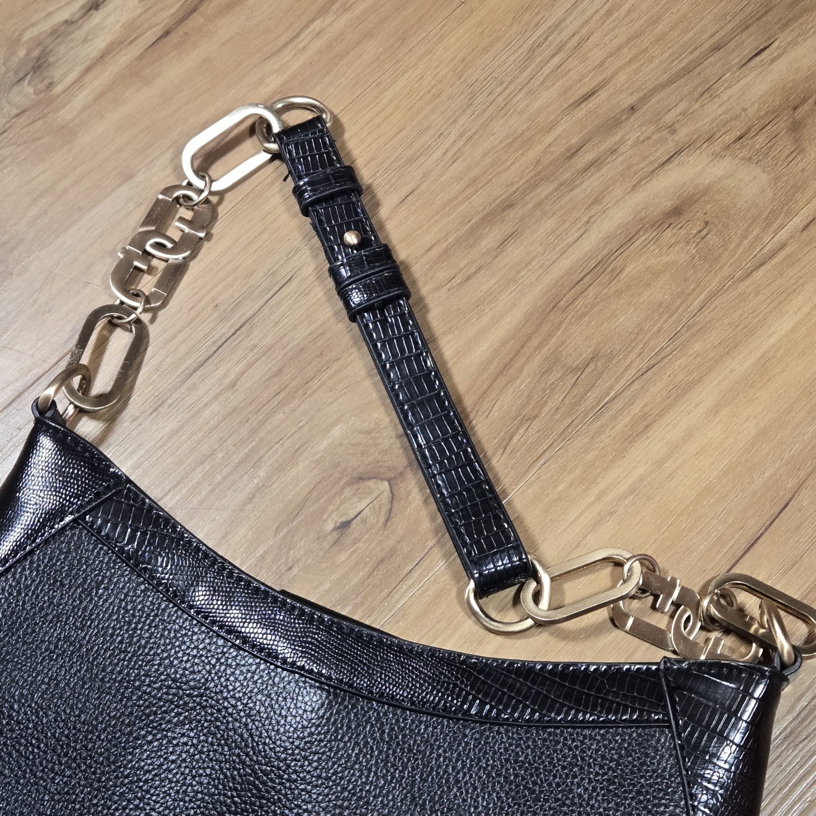 Black Pebbled Faux Leather Shoulder Bag Chic-Modern Edgy Retro Evening