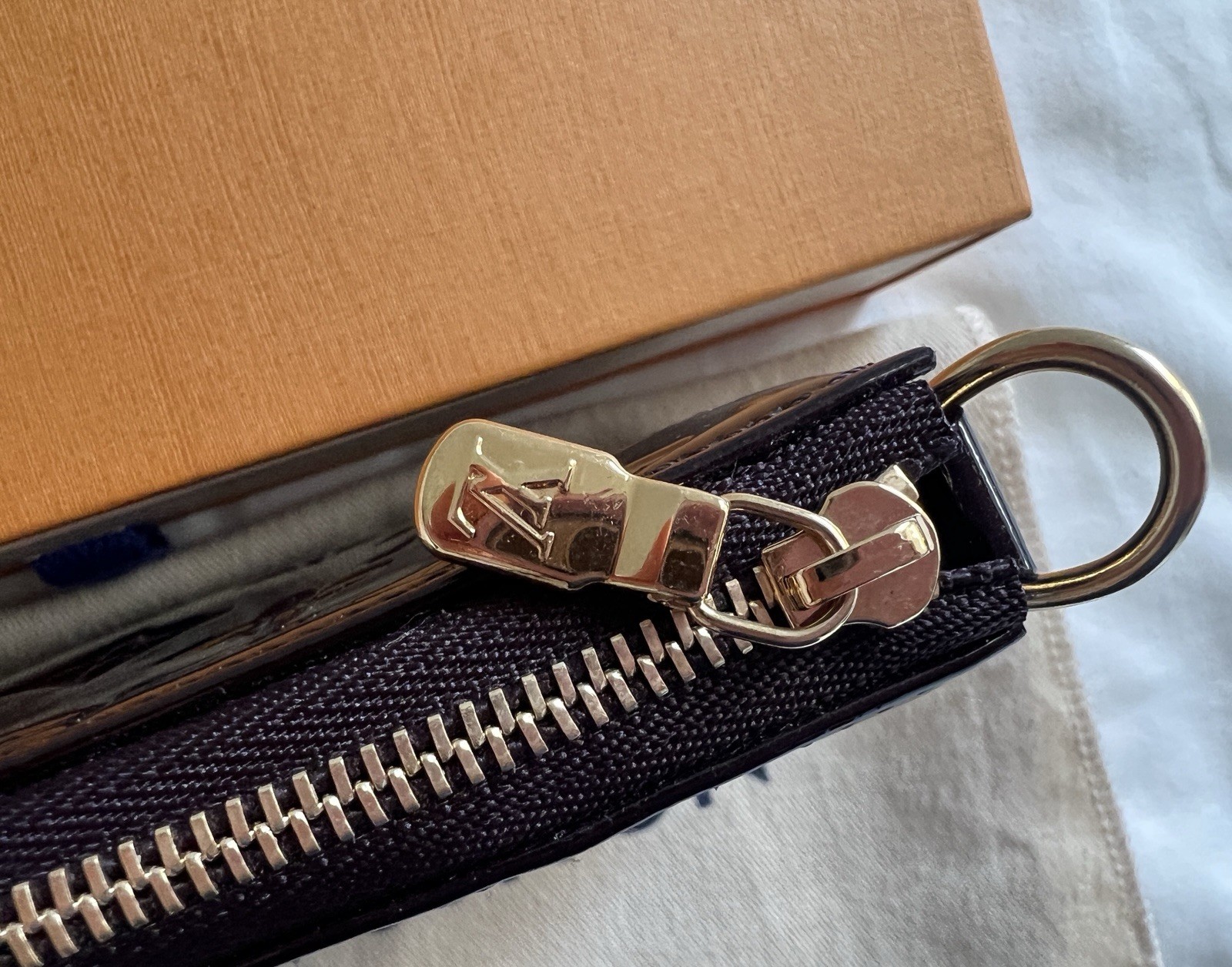 Louis Vuitton Mini Pochette – Vernis Amarante