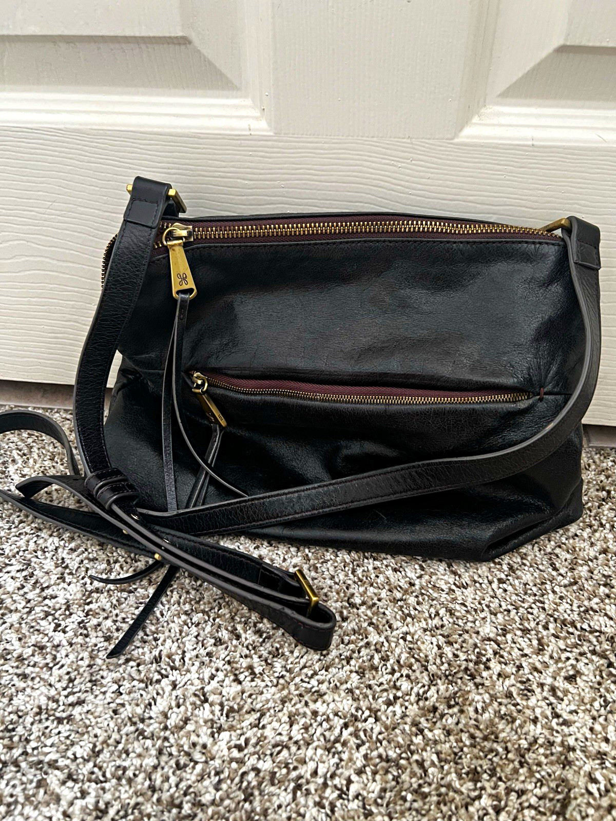 Hobo Women’s Black Crossbody Bag Floral Lining Zip, Detachable Strap Pockets