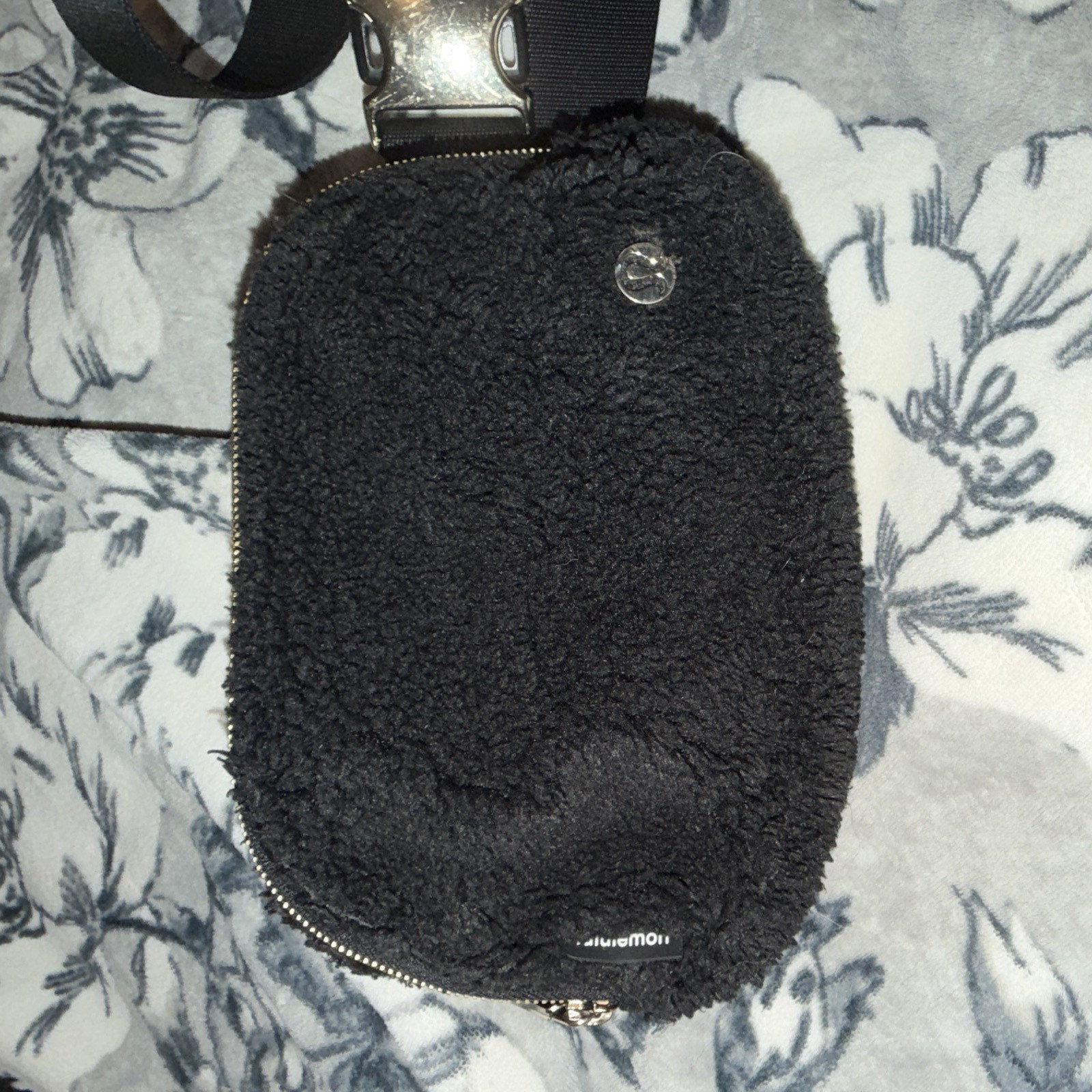 Lululemon Black Crossbody Bag Zip Closure Adjustable Strap Inner Pockets