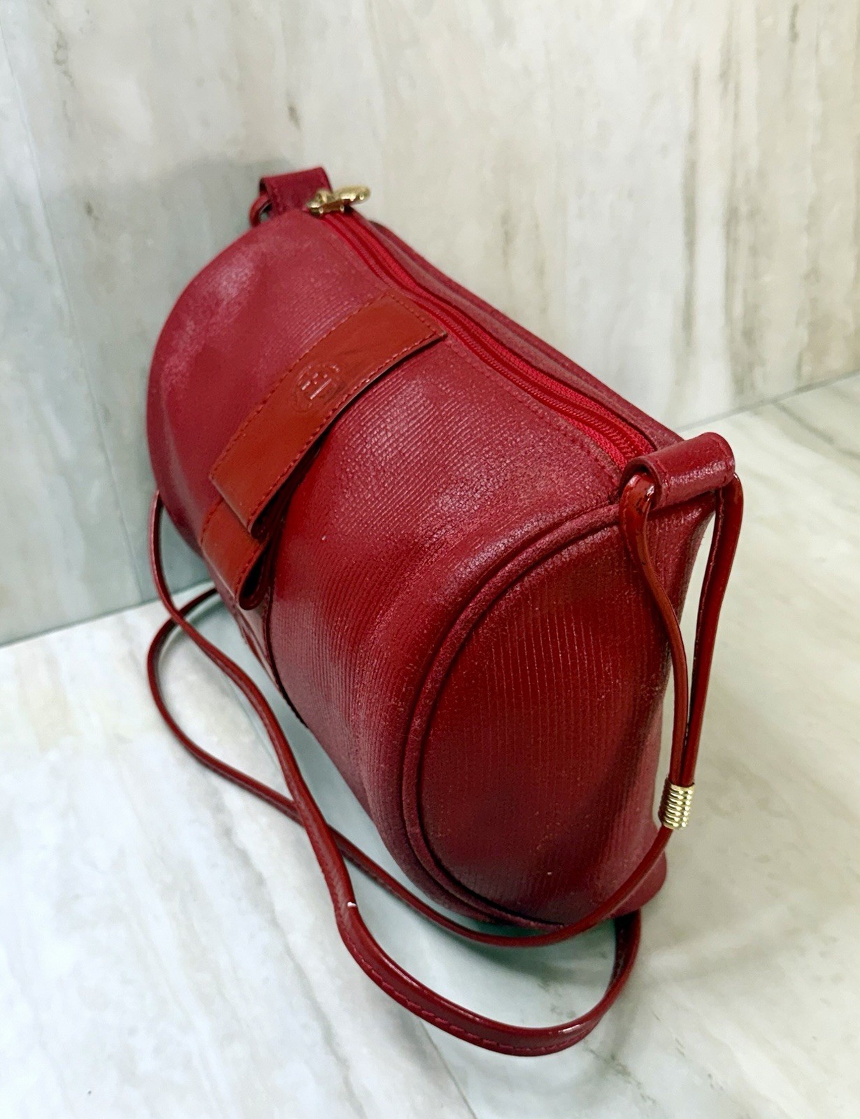Auth Vintage Fendi SAS Roma Red Textured Leather Barrel Bag Crossbody Logo Italy