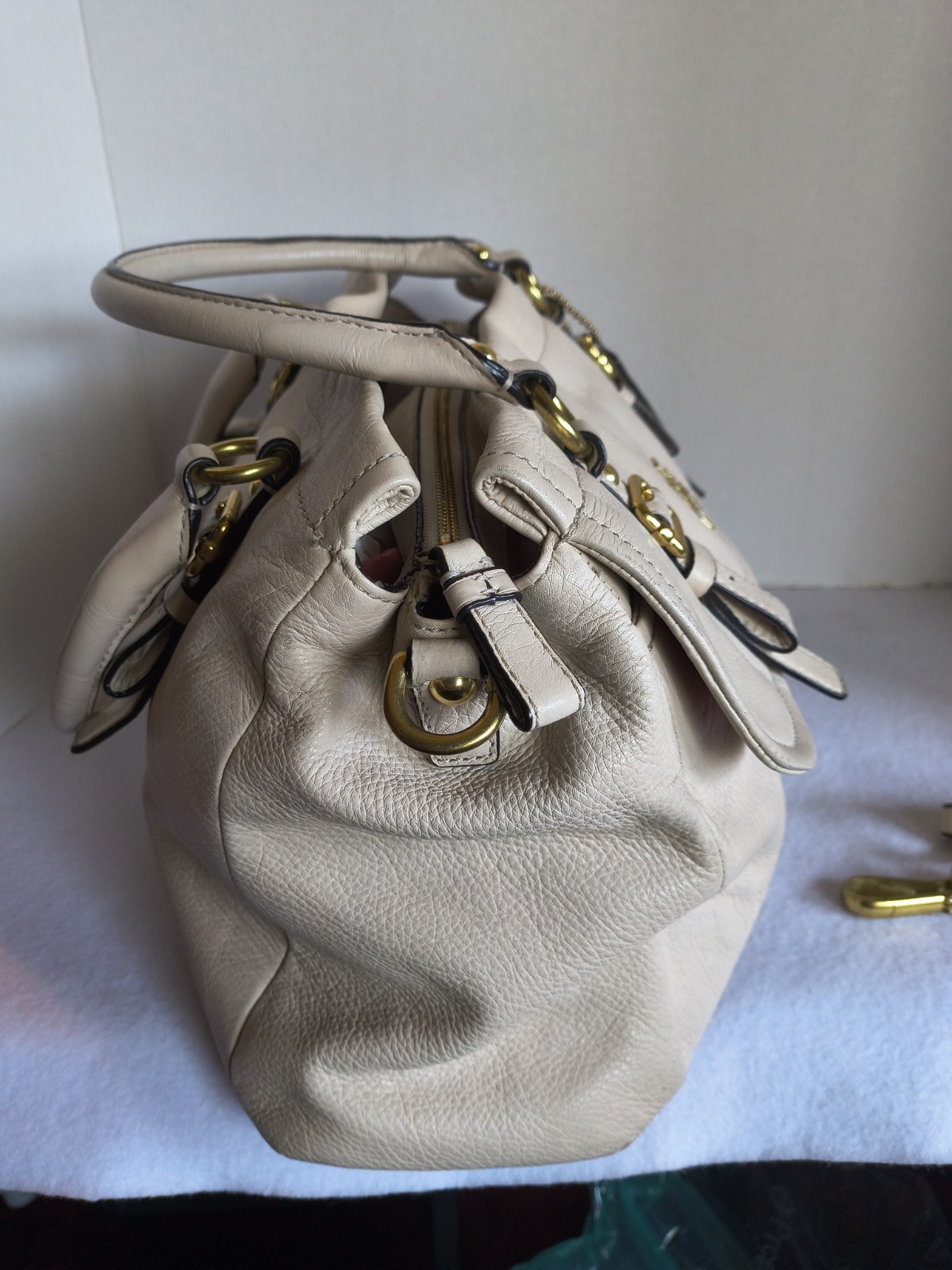 AUTHENTIC COACH MADISON CHALK LEATHER FLAP CARRY ALL #18621 GUC