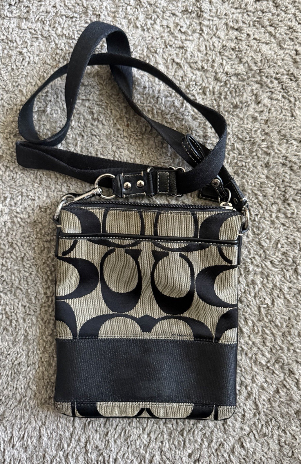 Coach Signature Black/beige Logo Crossbody Shoulder Bag ZipShoulder strap