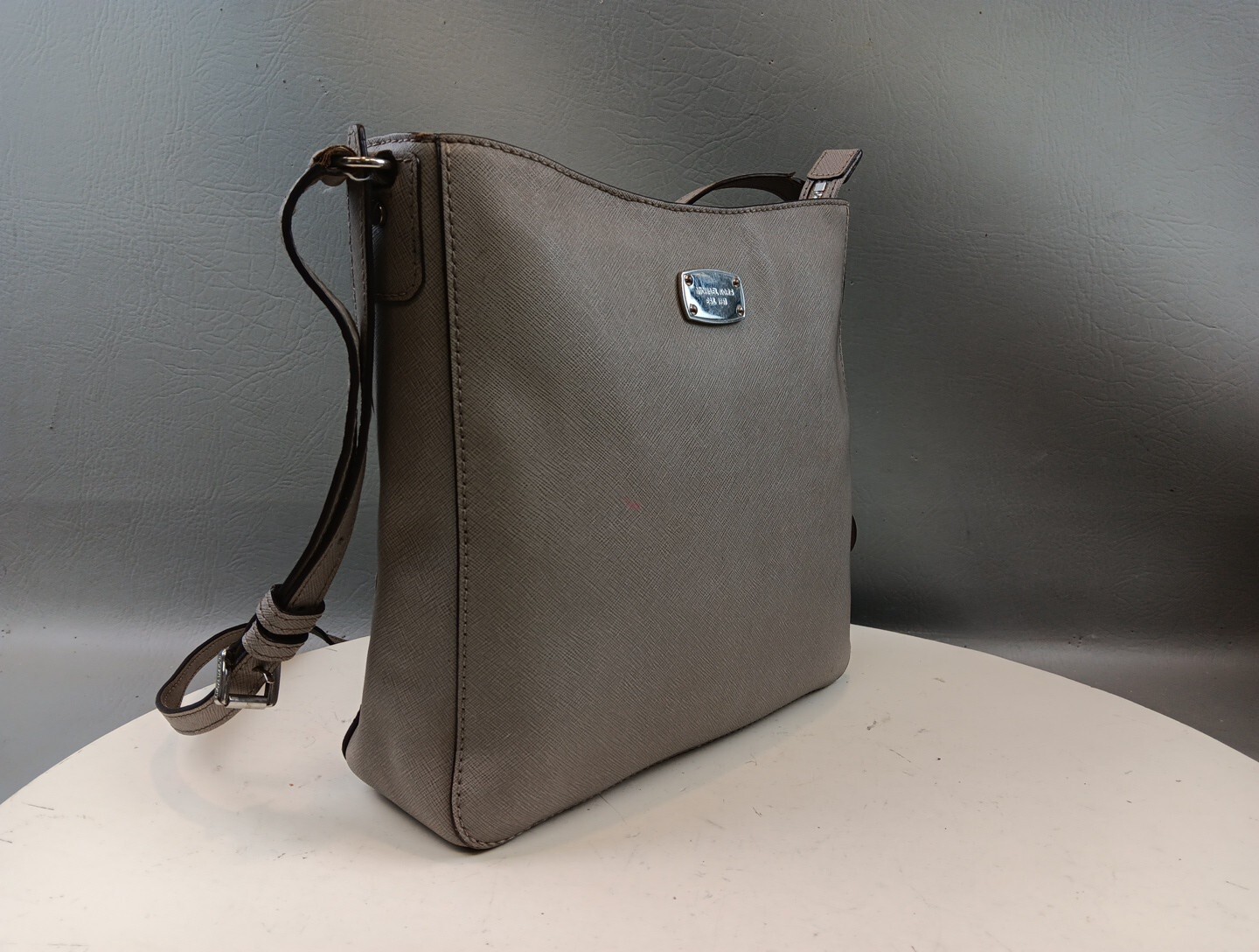 Michael Kors Purse Clay Gray Saffiano Leather Cross Body Bag W Charm Logo