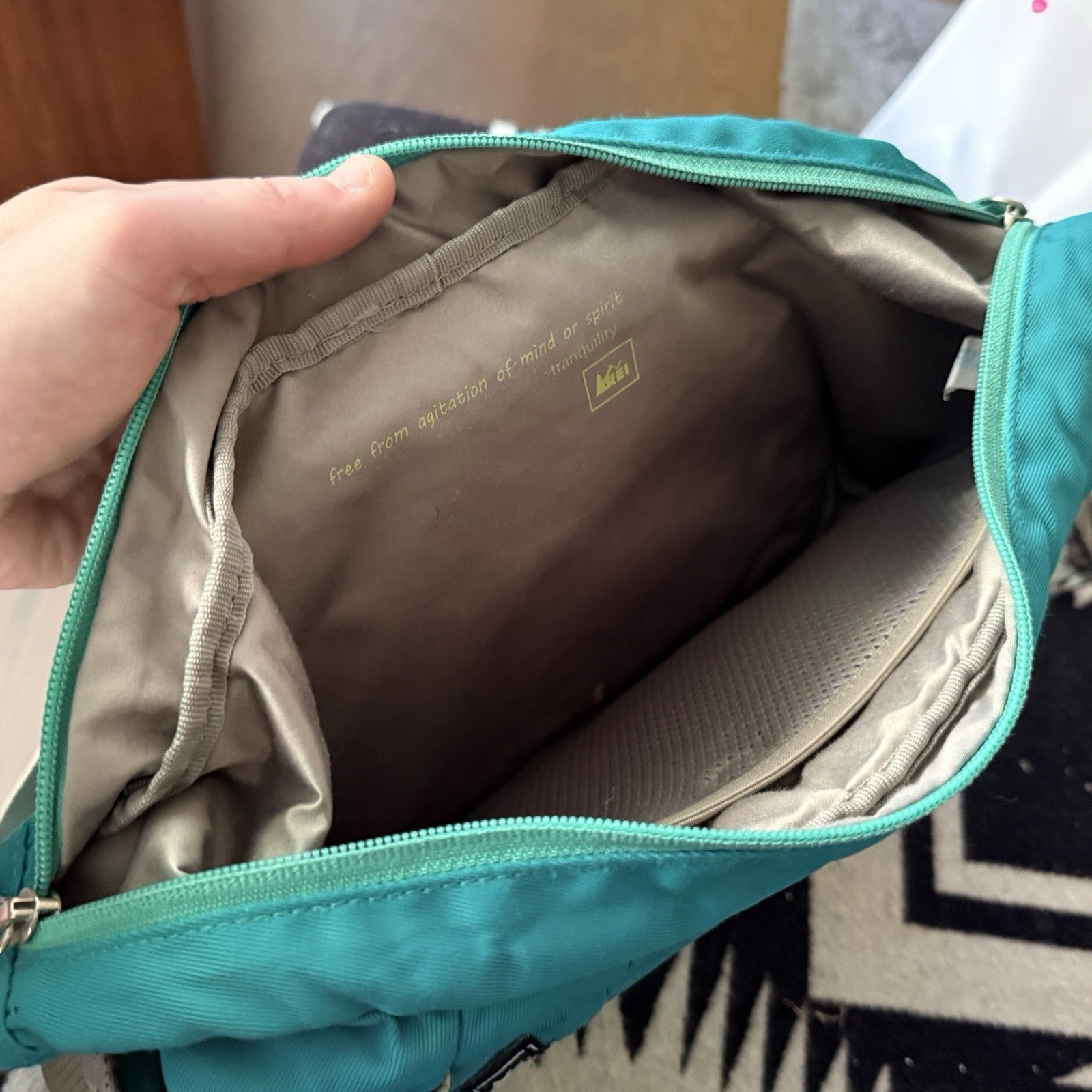 REI Womens Chock Shoulder Crossbody Bag Messenger Travel Hiking Camp Green