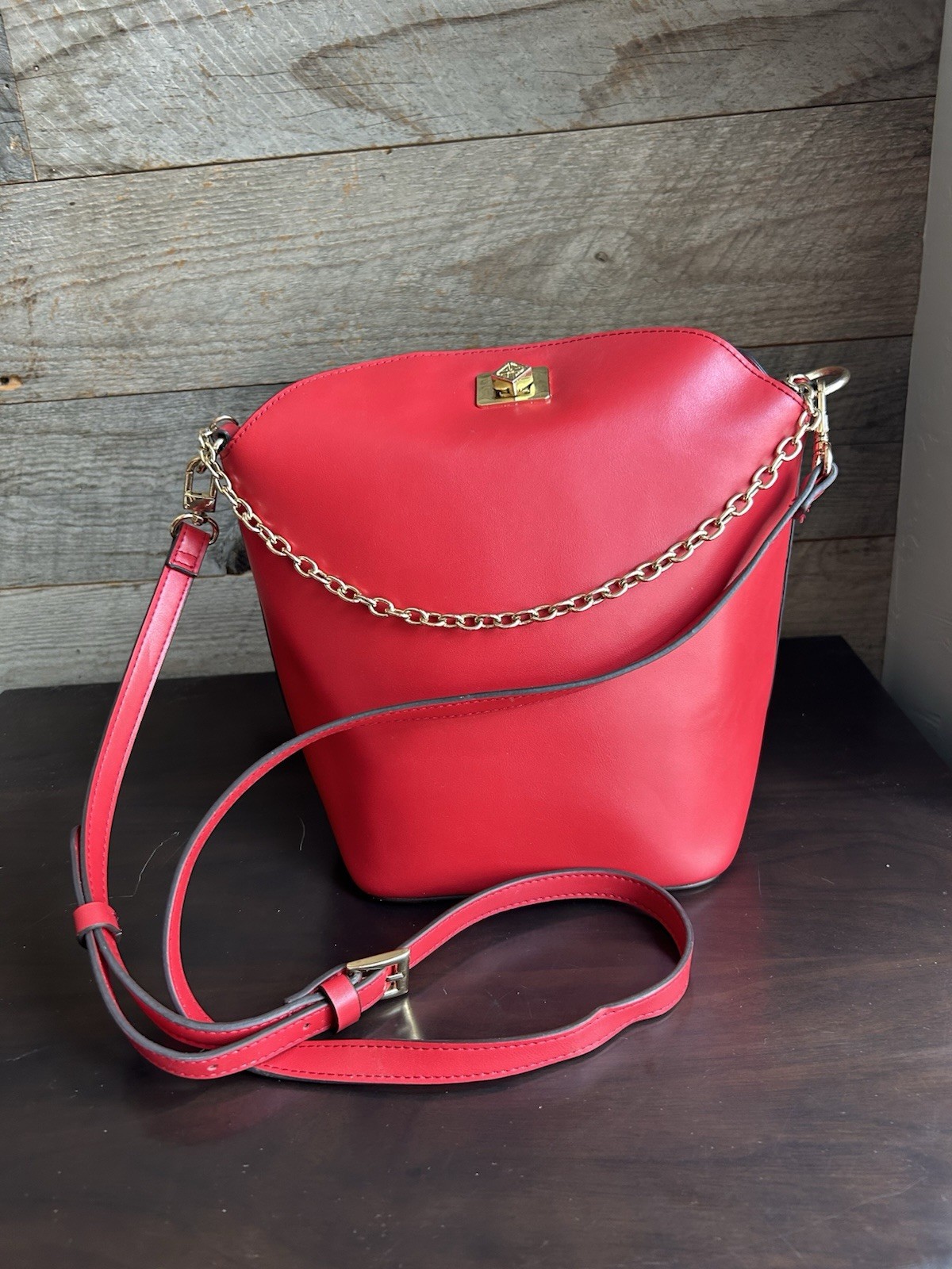 ANTONIO MELANI Red and Gold Crossbody Bag with Structured Design