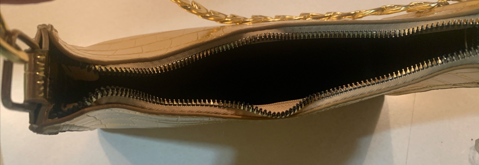 Gold Baguette Style Underarm Shoulder Bag w/ Gold Chain Handle & Zipper Closure