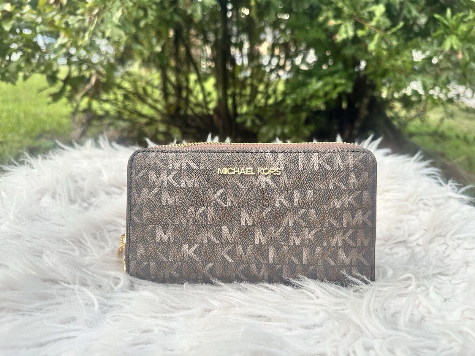 Michael Kors Jet Set Travel Large Flat Phone Case Zip Around Wallet Brown Leathe
