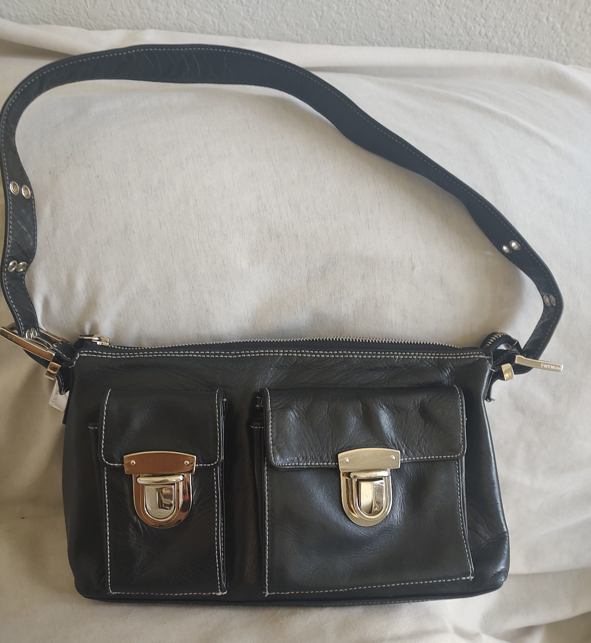 PERLINA CLASSIC Y2K BLACK LEATHER FRONT POCKET MEDIUM SHOULDER BAG
