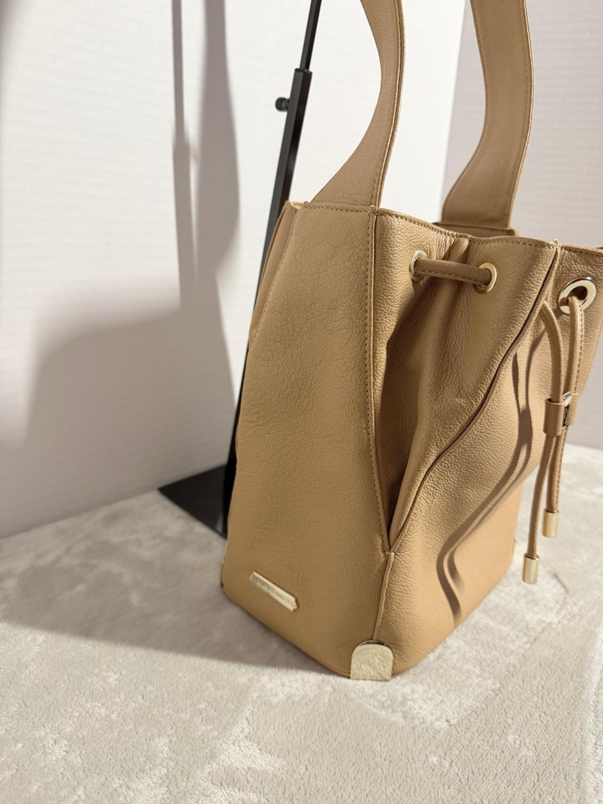 Vince Camuto Tan Bucket Drawstring Bag Detachable Adjustable Strap Top Handle