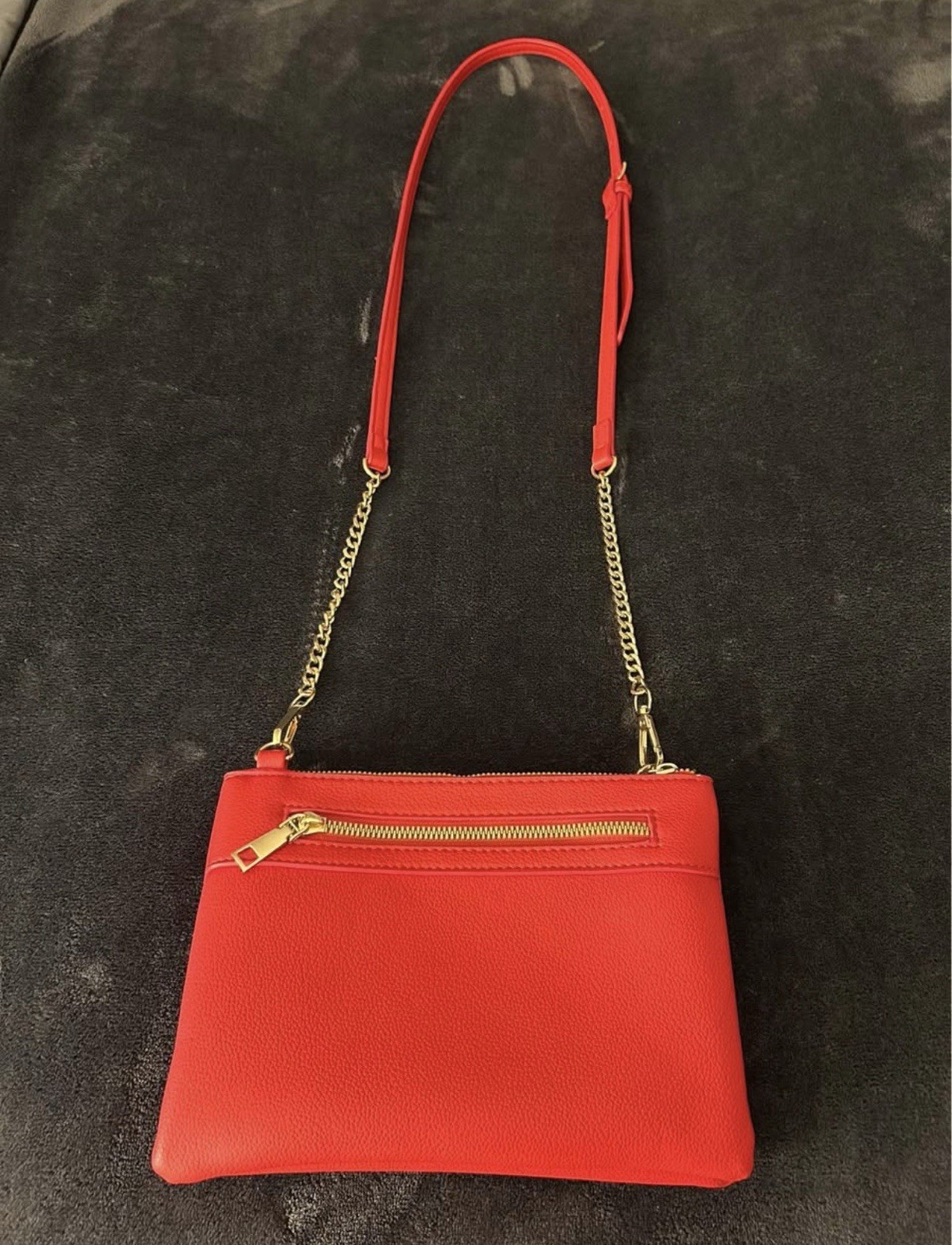 Red Pebbled Crossbody Bag Gold-Tone Chain Strap Zip & Magnetic, Inner Pockets