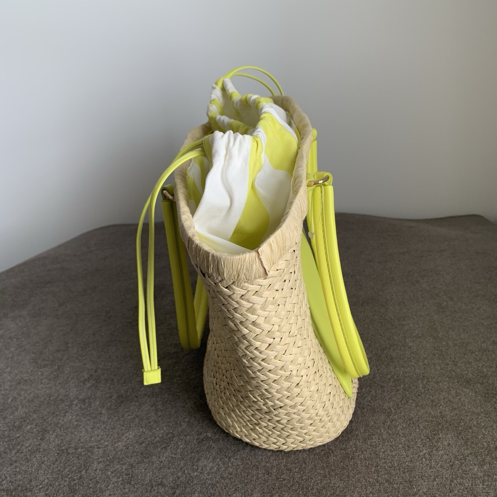 On 34th Isabellaa Straw Medium Drawstring Tote Bag Yellow Striped NWOT / NWI