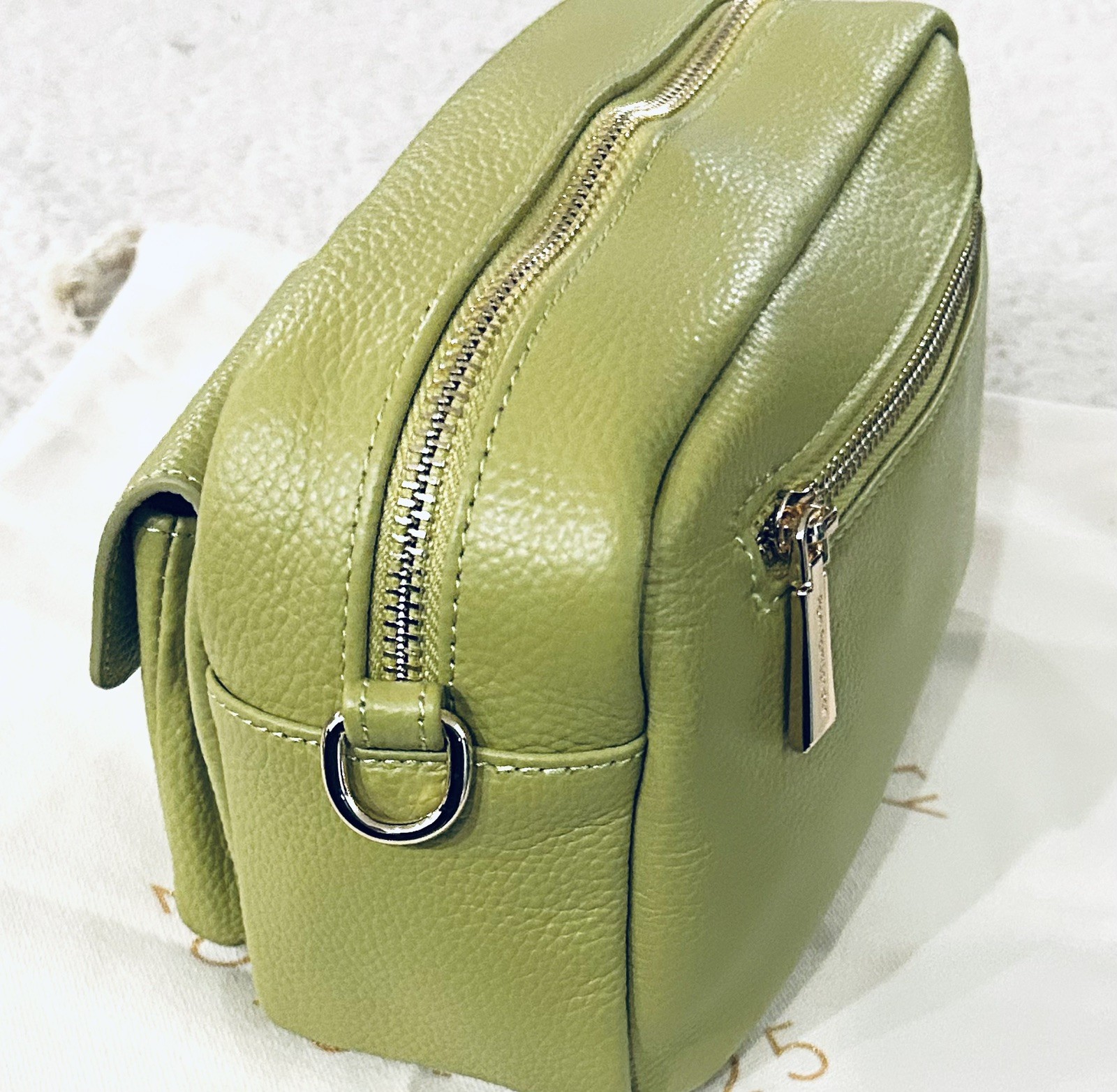 Pom Pom London GRASS GREEN Chiswick with SIX Straps, Pom & Dog key chains- NWT