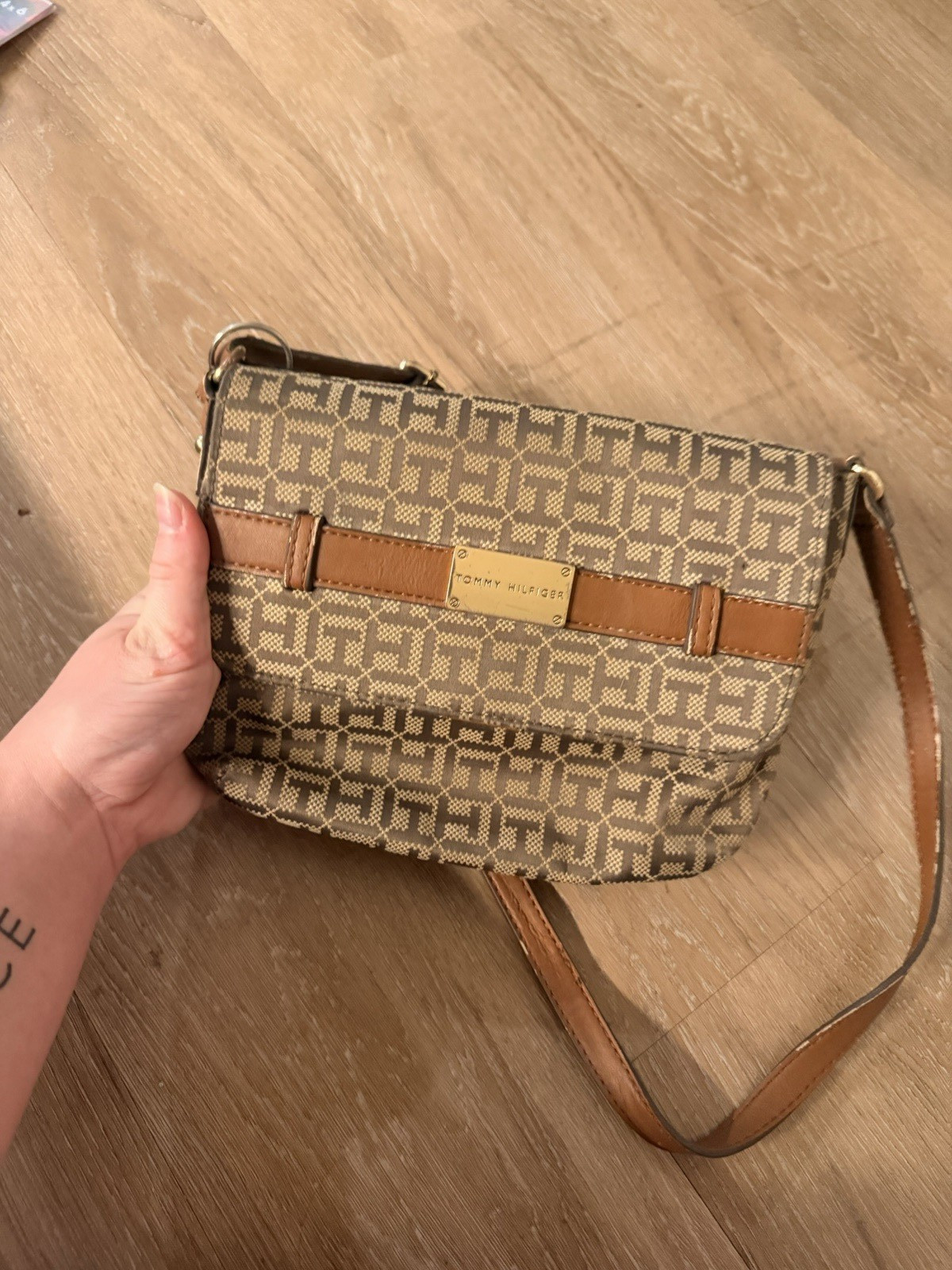 Tommy Hilfiger Monogram Logo Crossbody Bag Beige/Brown w/ Zip Wallet