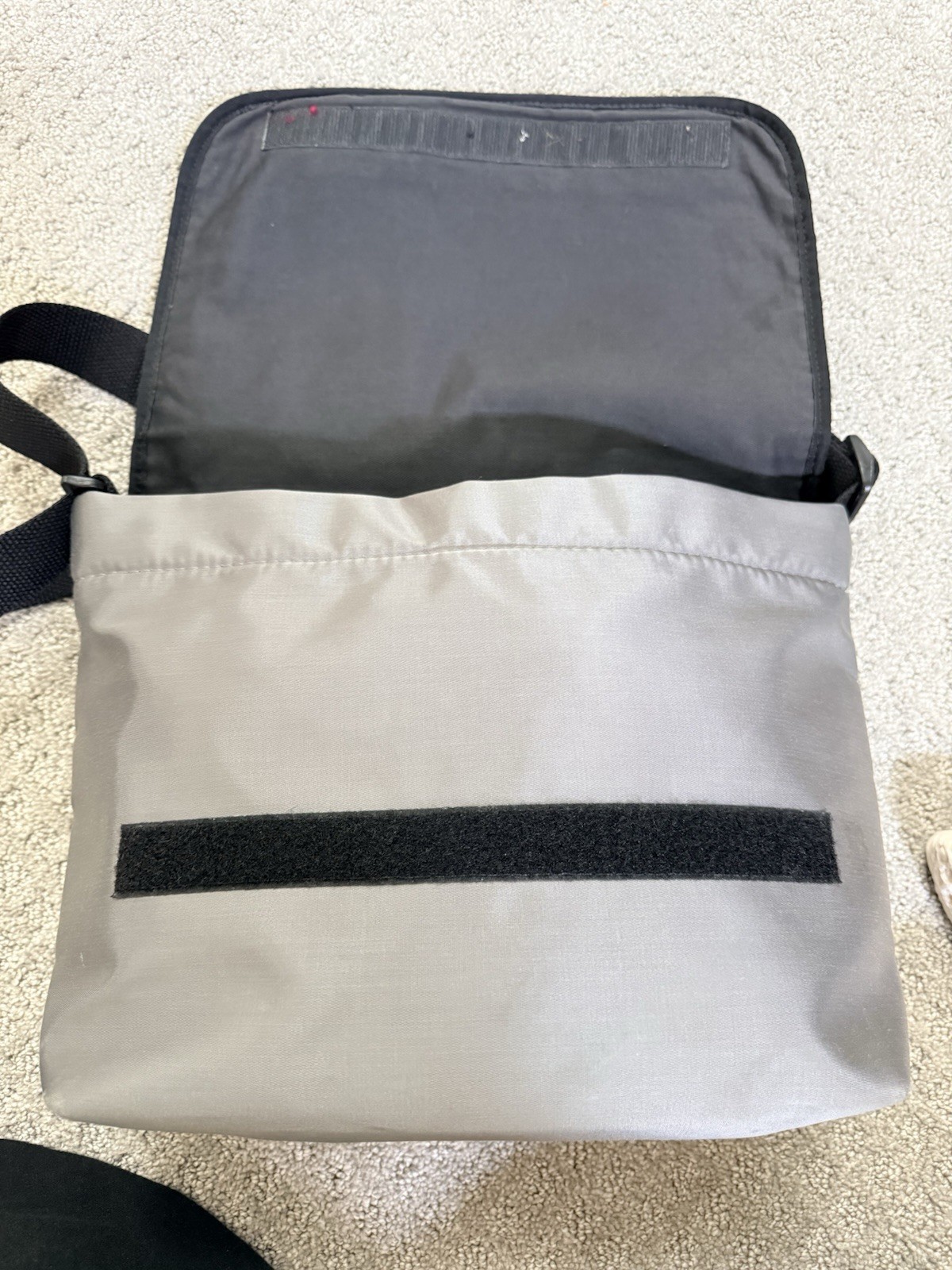 kate spade new york Women’s Shoulder Bag Gray/Black Logo Hook & Loop