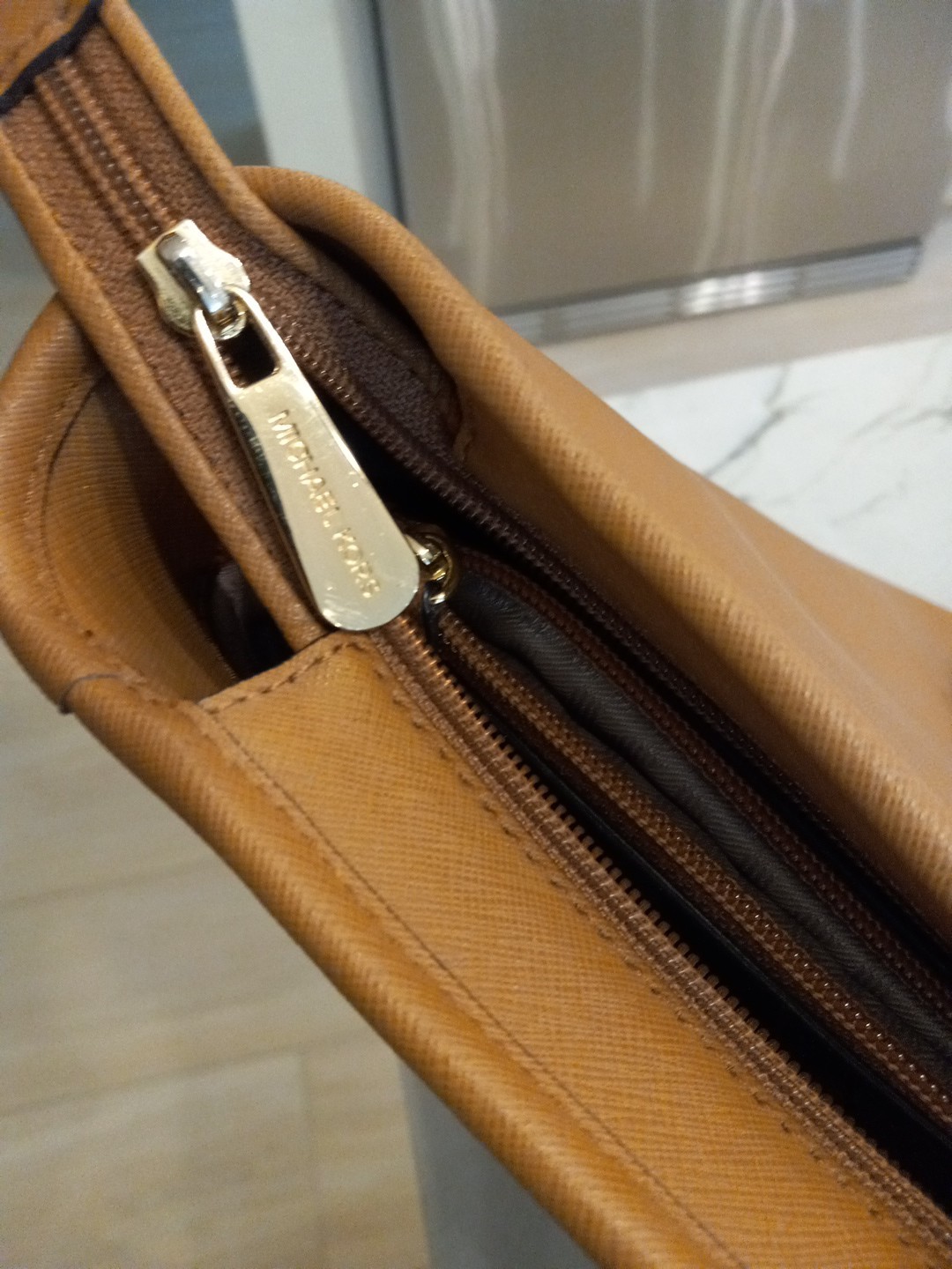 Michael Kors JET SET CARRYALL 17″ TOTE HANDBAG ~ Tan Brown Excellent!