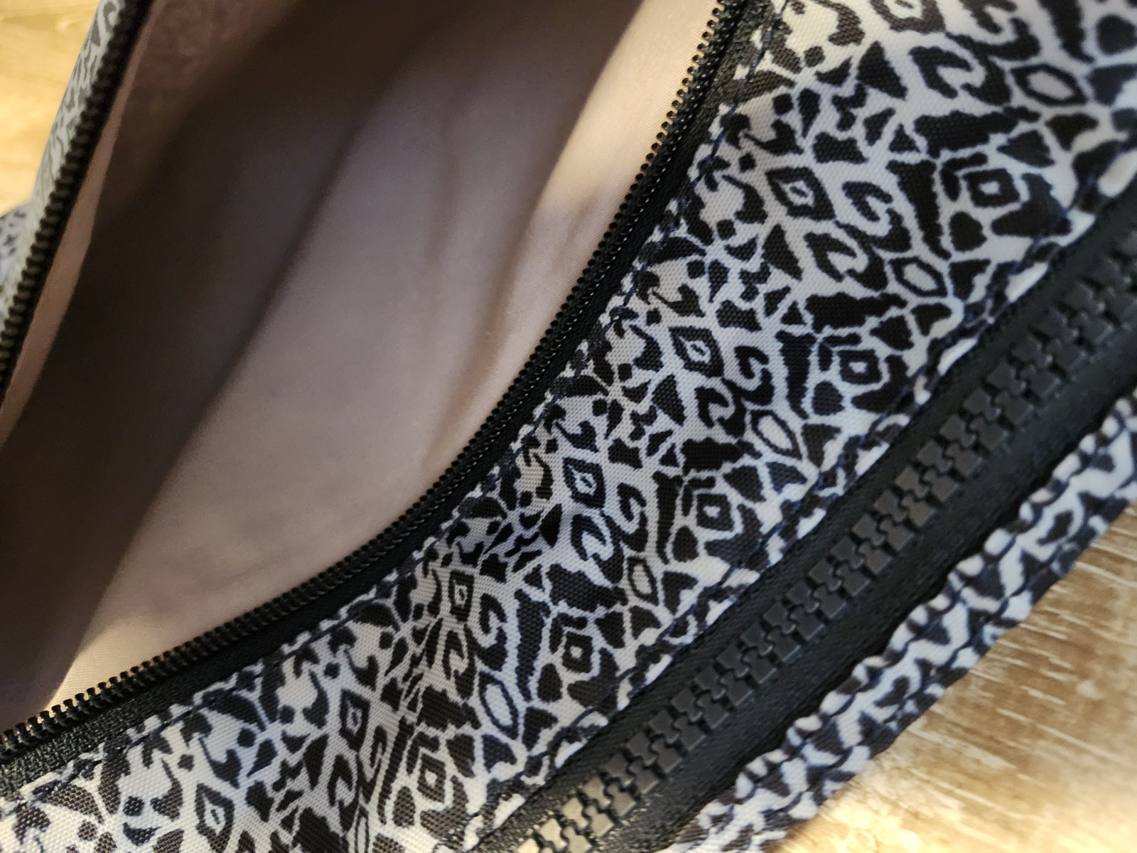 Kipling Alvar Navy Print Crossbody Bag 12″H X 10″W used once!