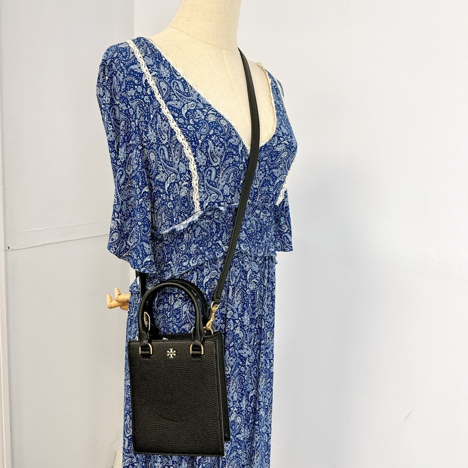 TORY BURCH 138274 MINI SHOPPER CROSSBODY BAG IN BLACK