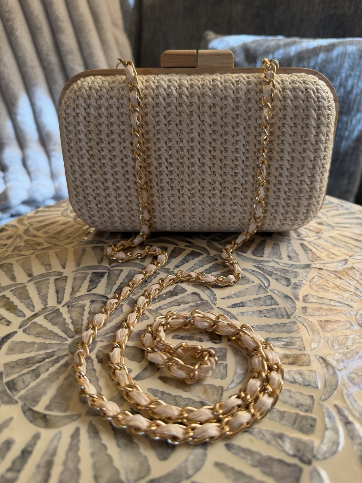NWOT Tommy Bahama Woven Straw Rattan Clutch Crossbody Bag Gold Chain Ivory