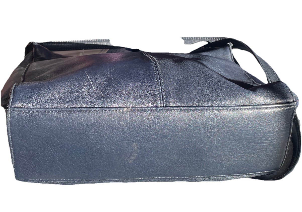Vintage 80s/90s ETIENNE AIGNER Navy Blue Leather Classic Shoulder Bag