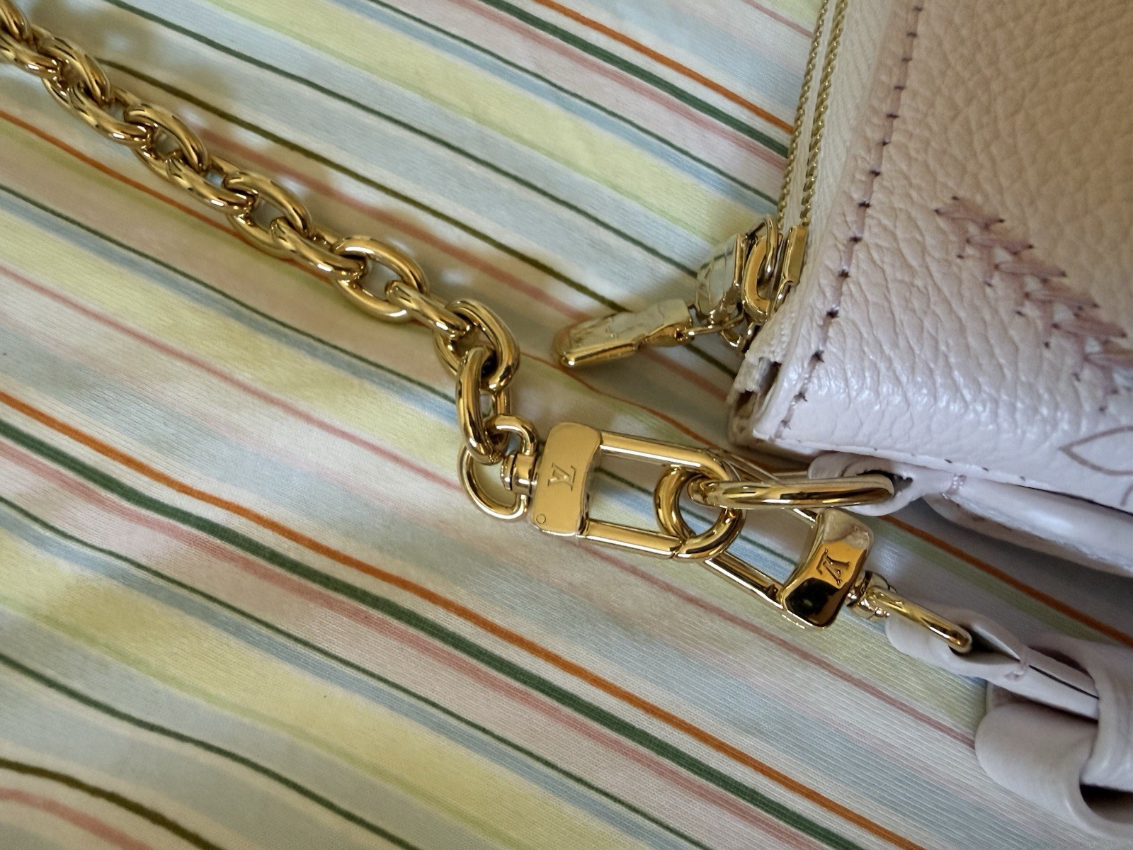Louis Vuitton Pochette Liv Light Bliss Couture
