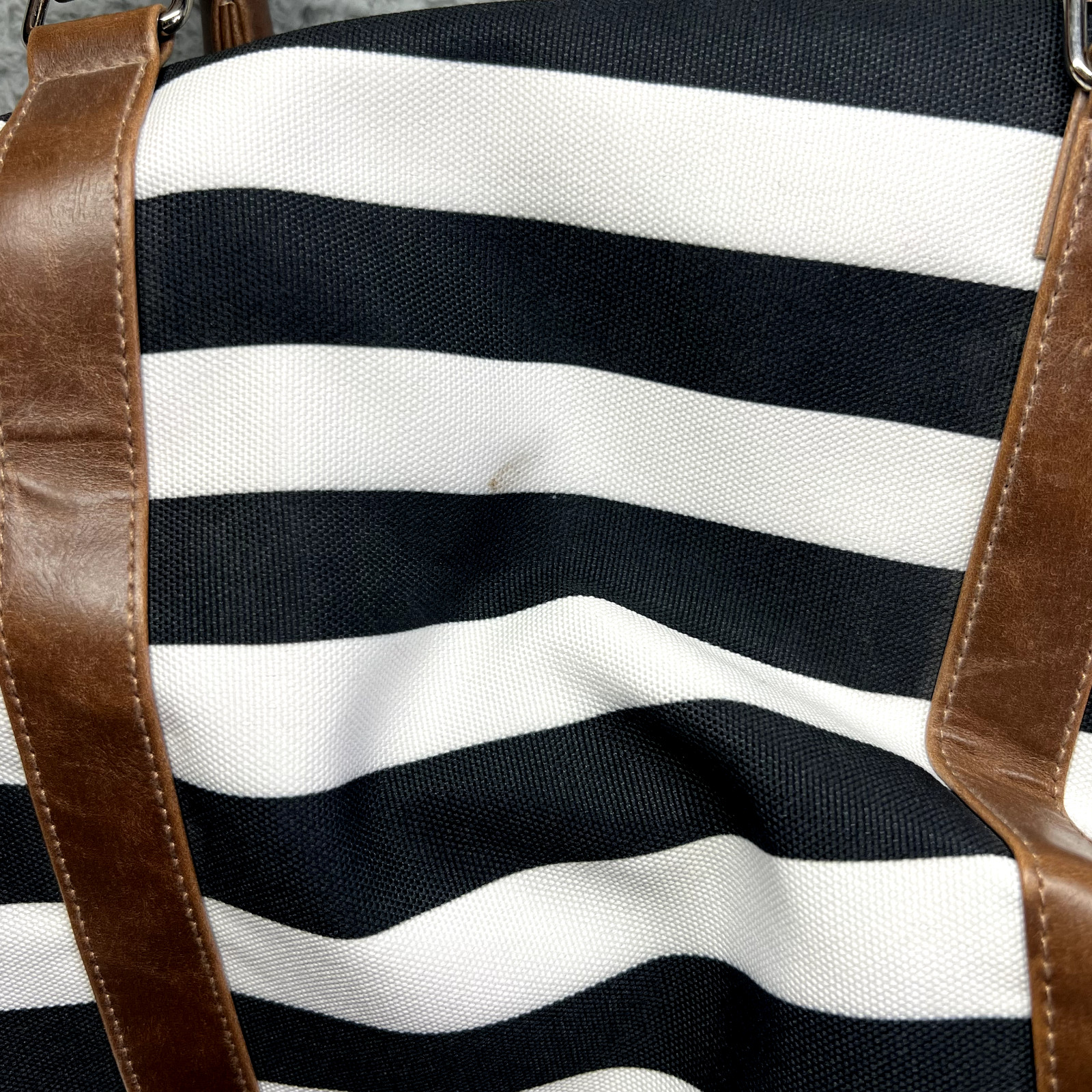 Von Maur Tote Bag Large Brown White Black Striped Travel Zipper Close