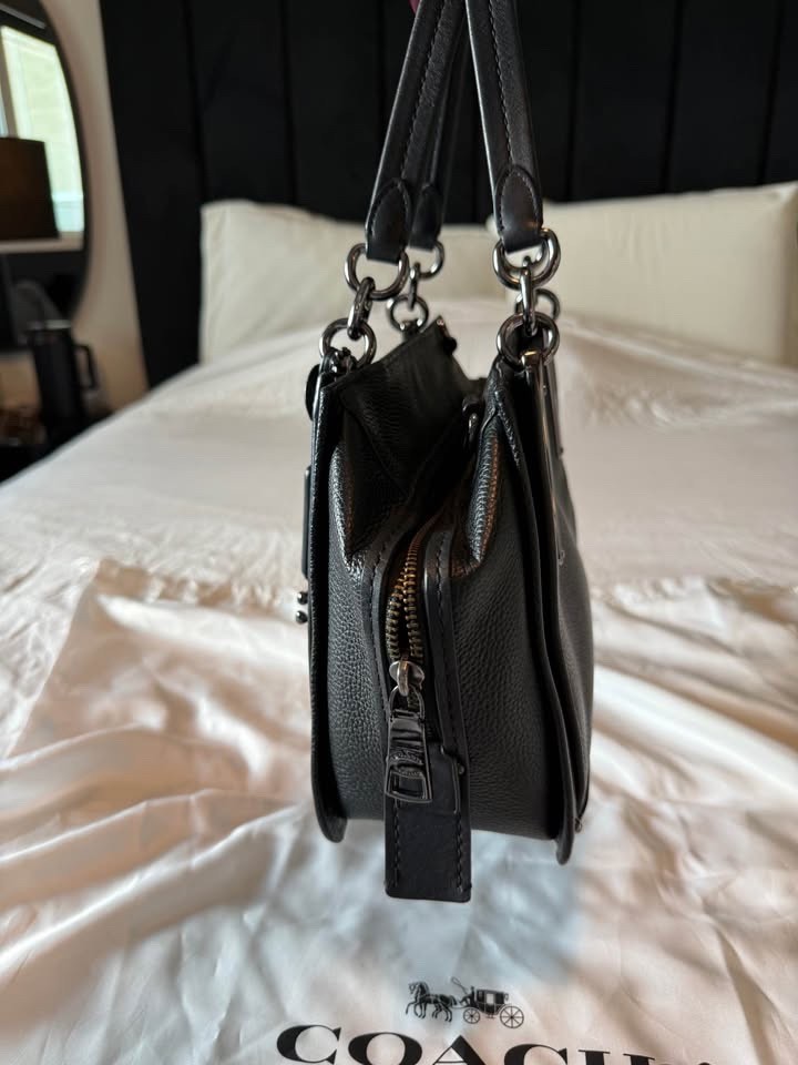 (RARE) Coach – Dreamer Satchel (Black Edition Pebbled Leather-Gunmetal Hardware)