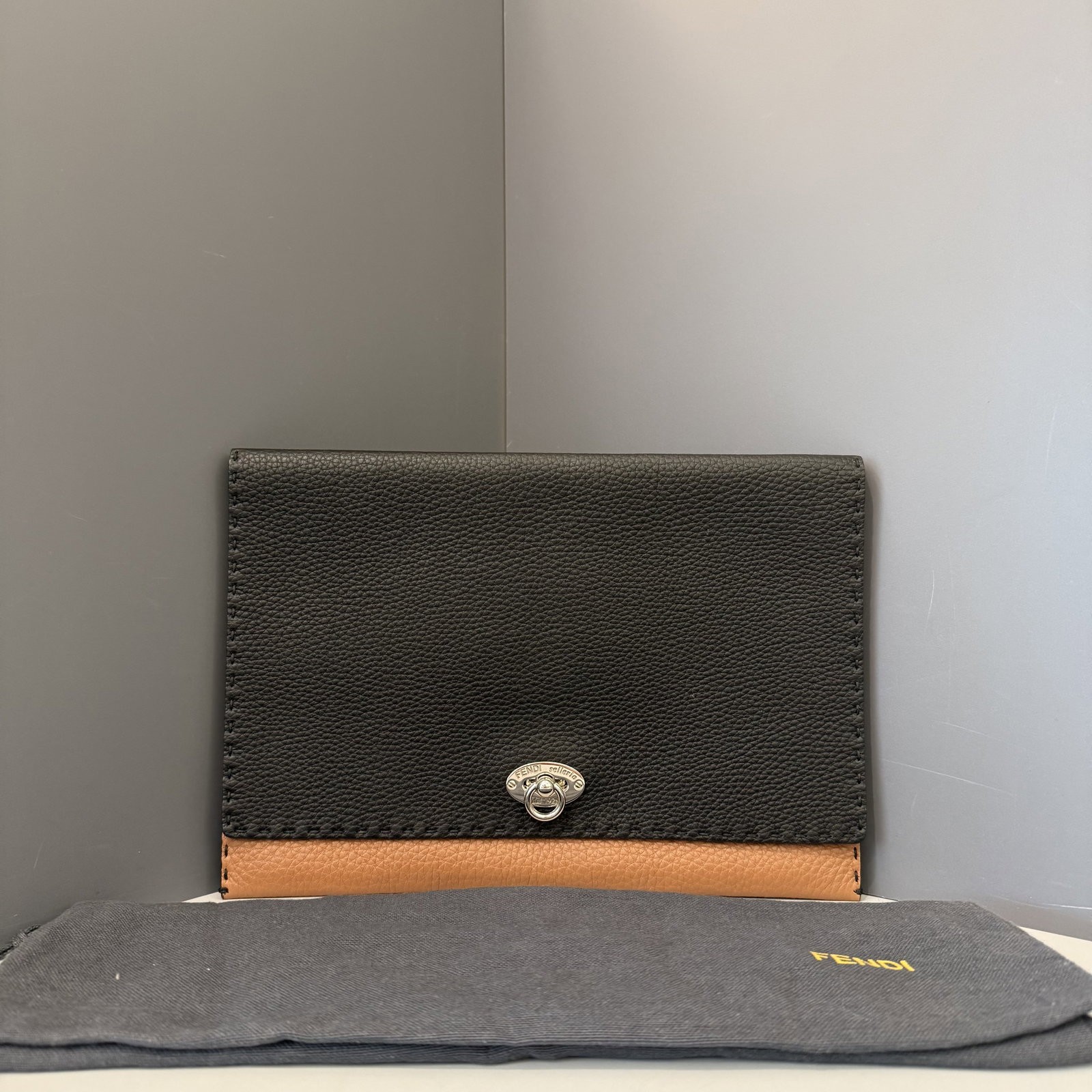 Fendi Clutch Brown Black Grained Calfskin (kc042426b5)