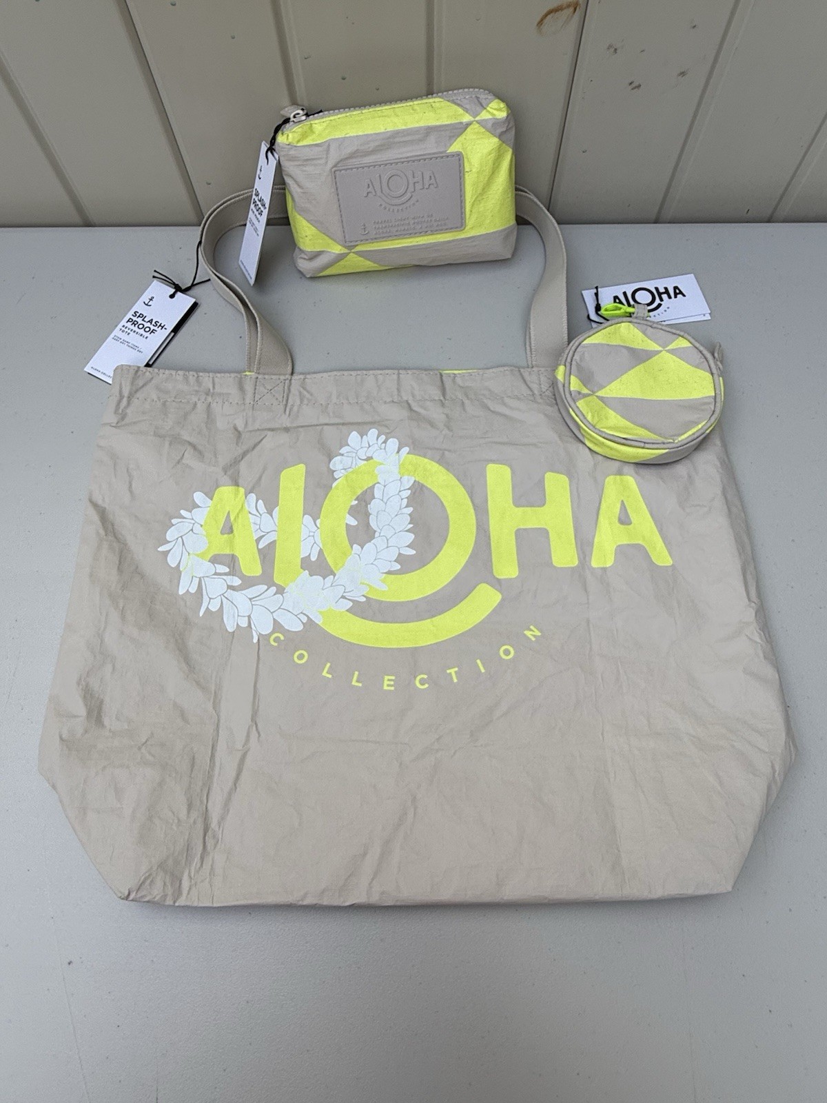 NWT Aloha Collection Discontinued Sold Out 3pc Reversible Highlighter Tote Set