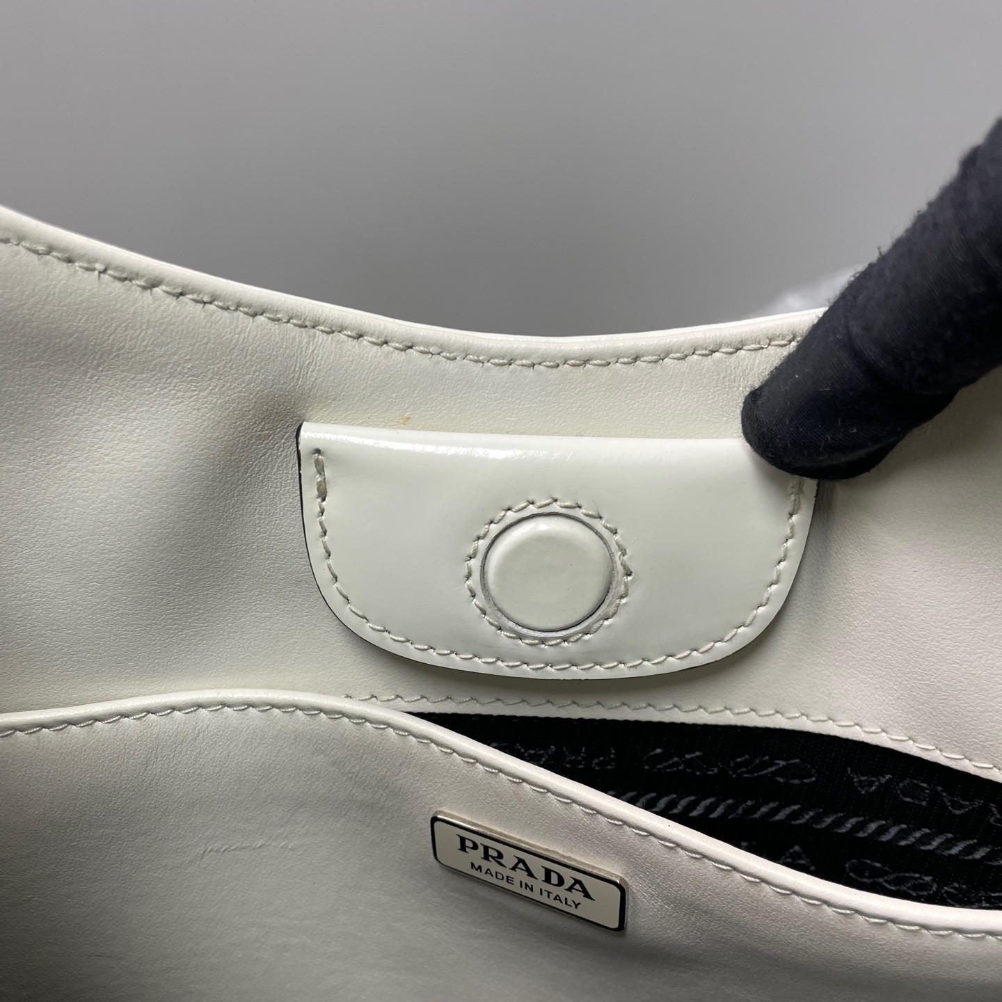 Prada Pre-Owned Authentic Underarm Bag White Free Tracked Shipping