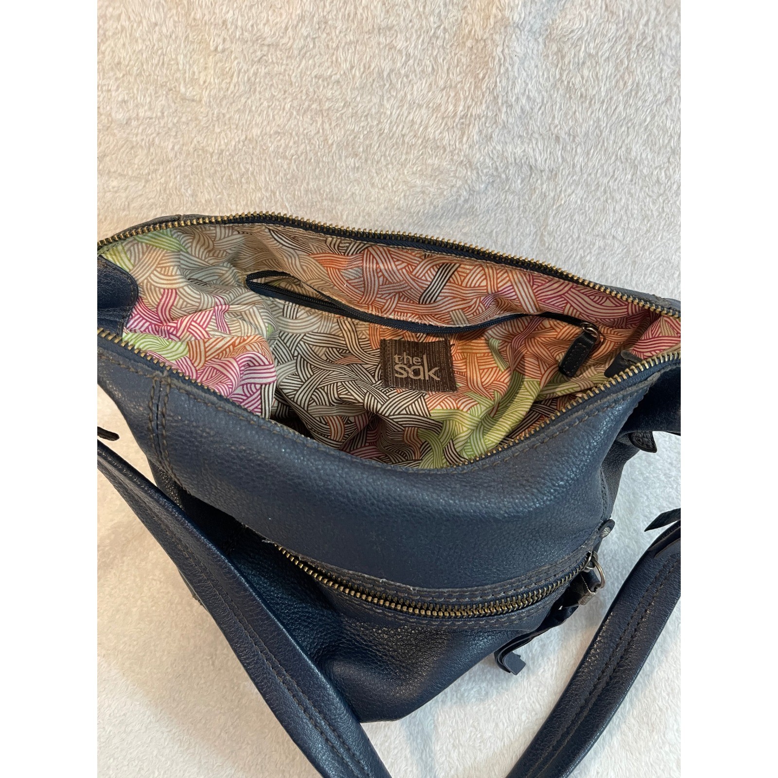 The Sak Navy Blue Pebbled Leather Hobo Shoulder Bag Zipper Pockets Classic