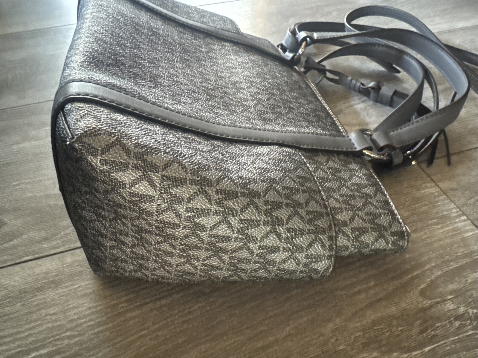 NWOT – Michael Kors Dark Silver Sullivan Small Convertible Strap Tote Bag