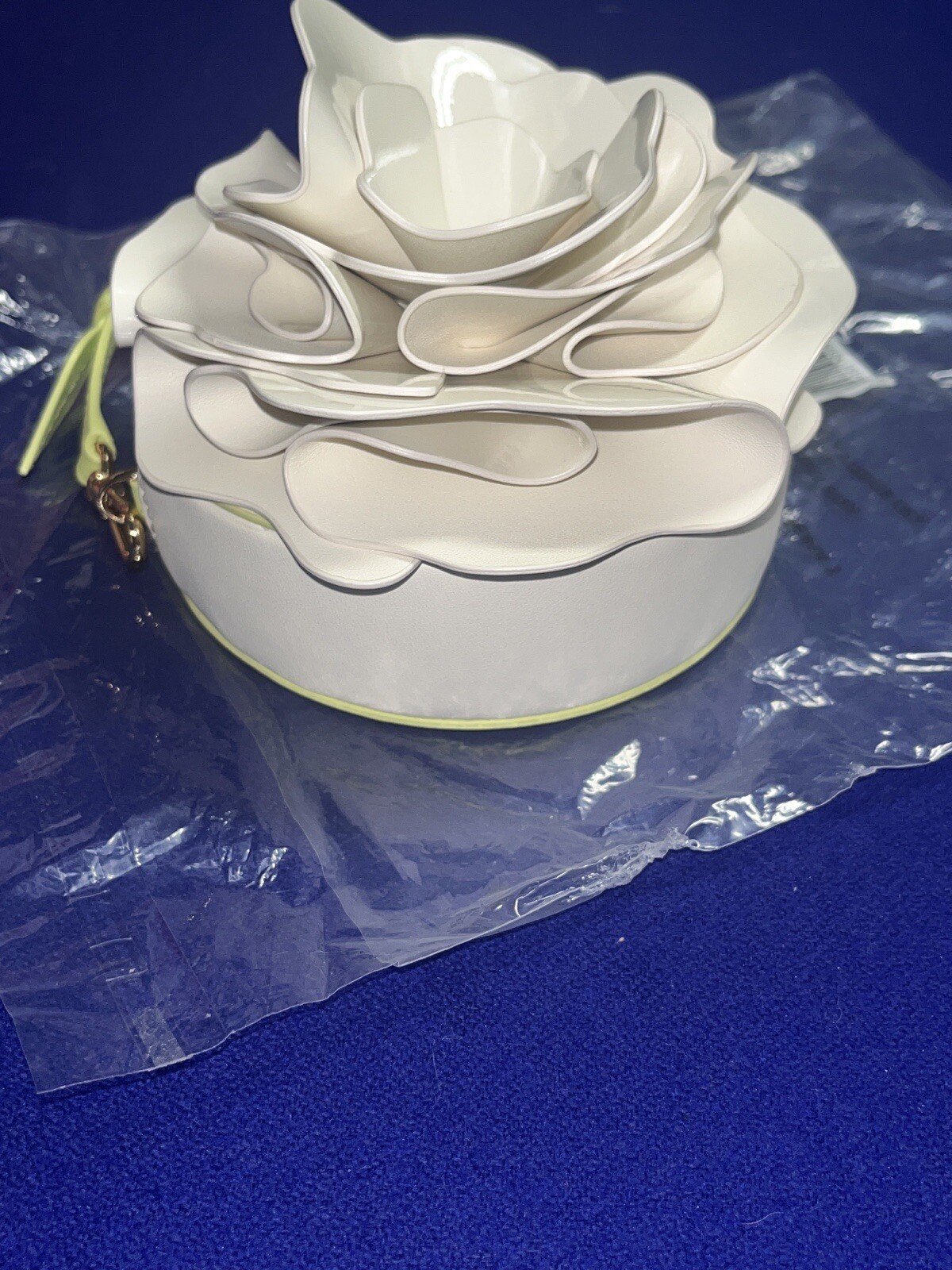Kate Spade Flora Patent Leather 3d Wristlet Cream Flower Bag New