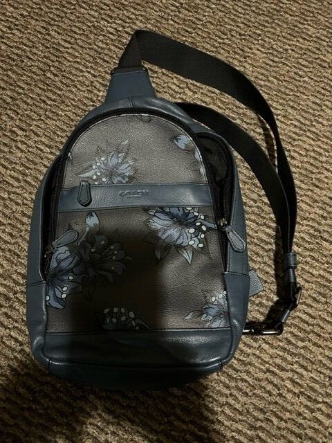 CHARLES PACK WITH HAWAIIAN LILY PRINT (COACH F29027)
