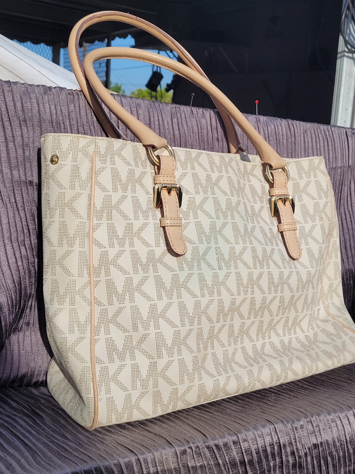 Michael Kors Signature Logo Monogram Large Tote Zip Lined Gold Key Holder