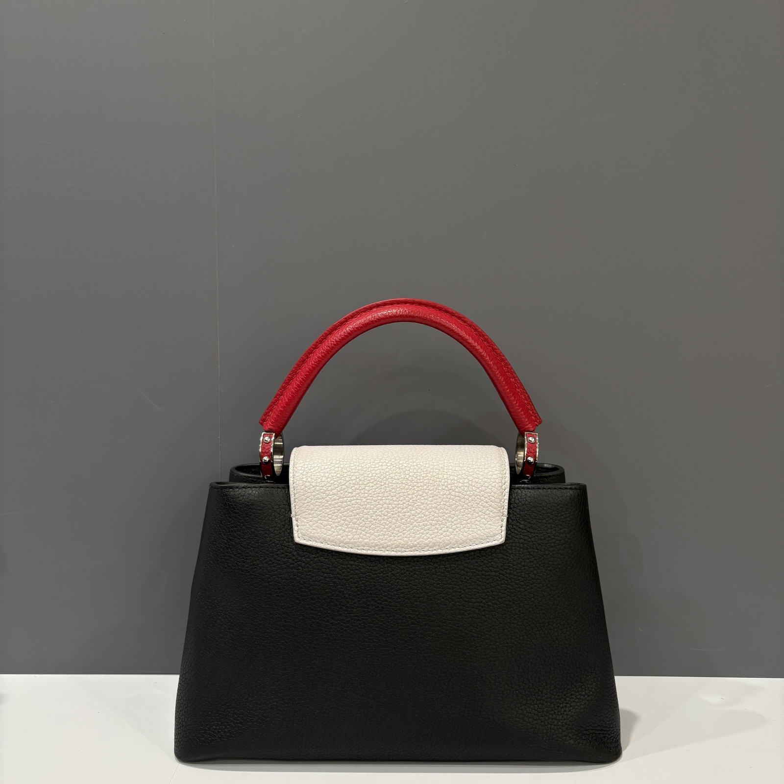 Louis Vuitton Capucines Pm White Red Black Grained Calfskin (dh010726h2)