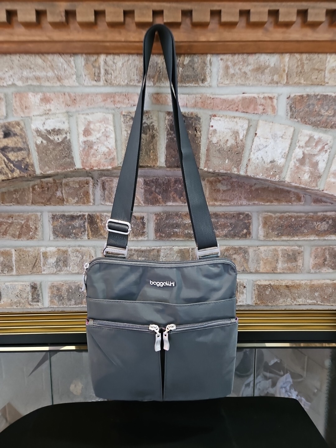 Baggallini NWT Dark Grey Horizon Crossbody Bag/Purse w/Removable Wristlet