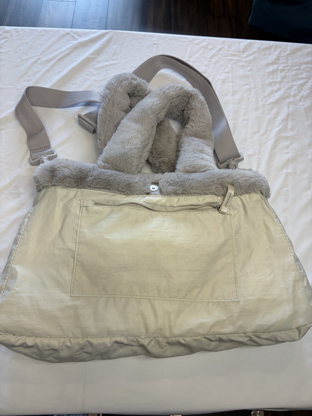 Nike Sportswear Women’s Faux Fur Tote Bag – Grey/White (DQ5804-012)