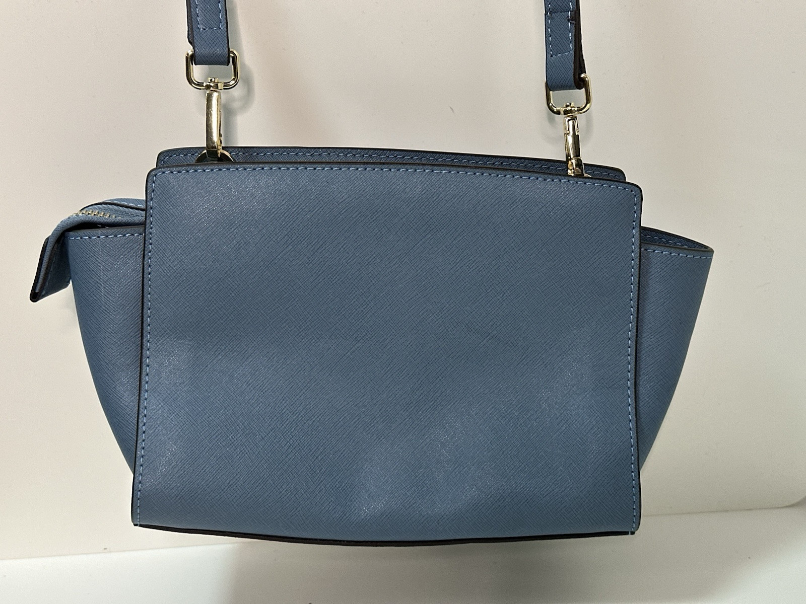 Michael Kors, Selma Medium Saffiano Leather Crossbody Bag – Stylish & Timeless,