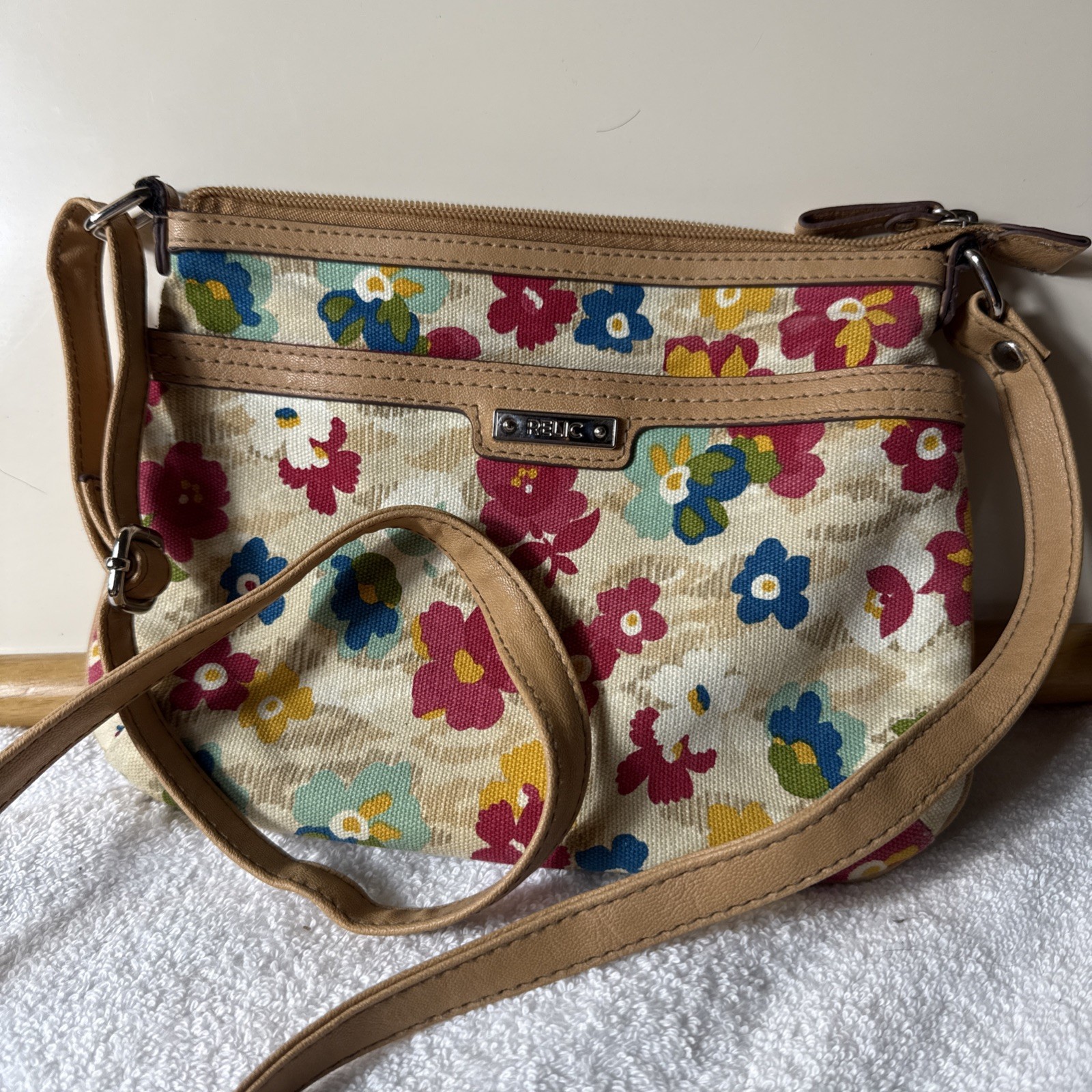 RELIC Crossbody purse, Canvas/ Cloth, Floral